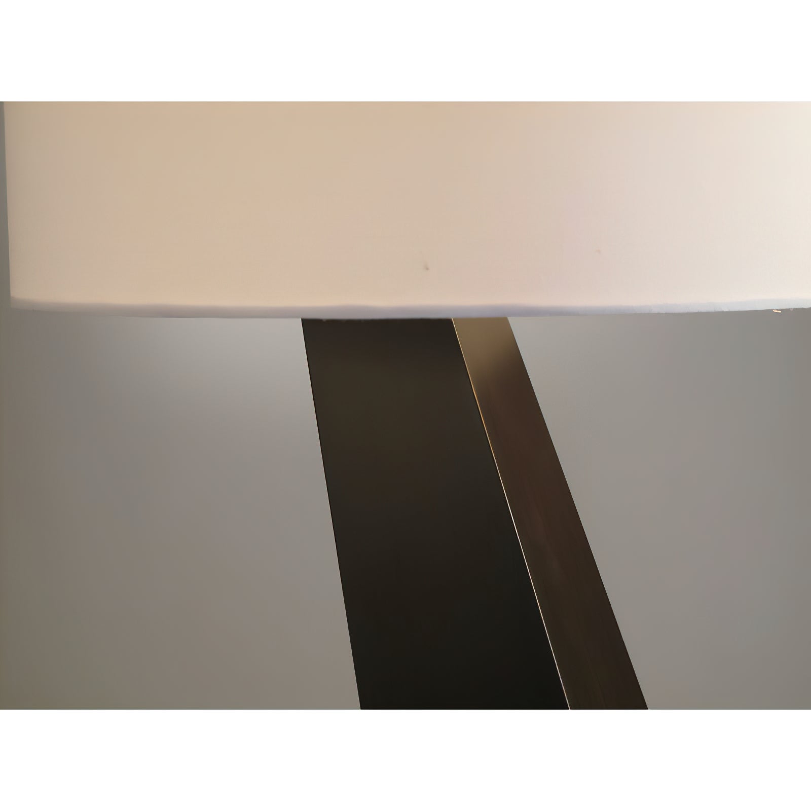 Avenalora Obelisk Table Lamp
