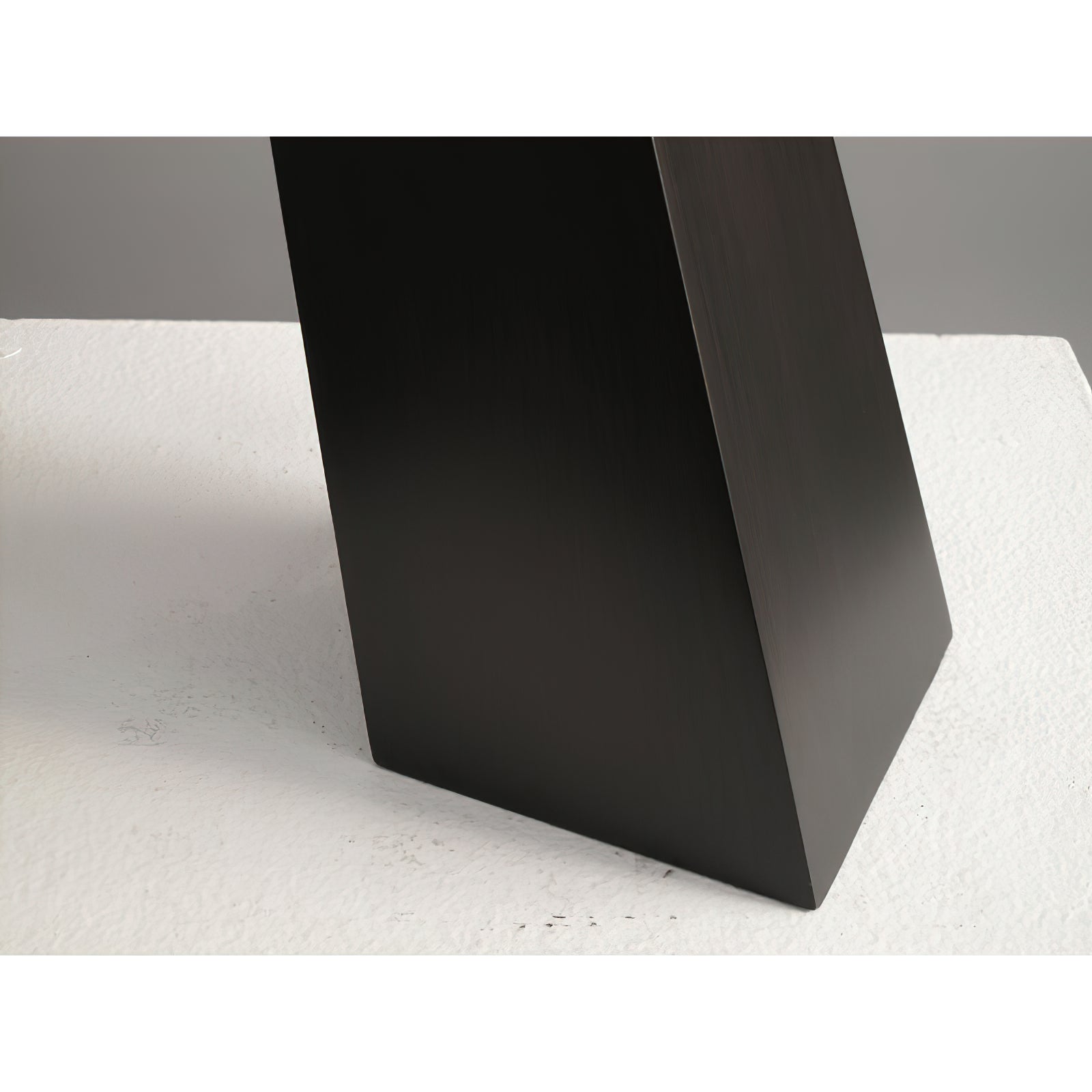 Avenalora Obelisk Table Lamp