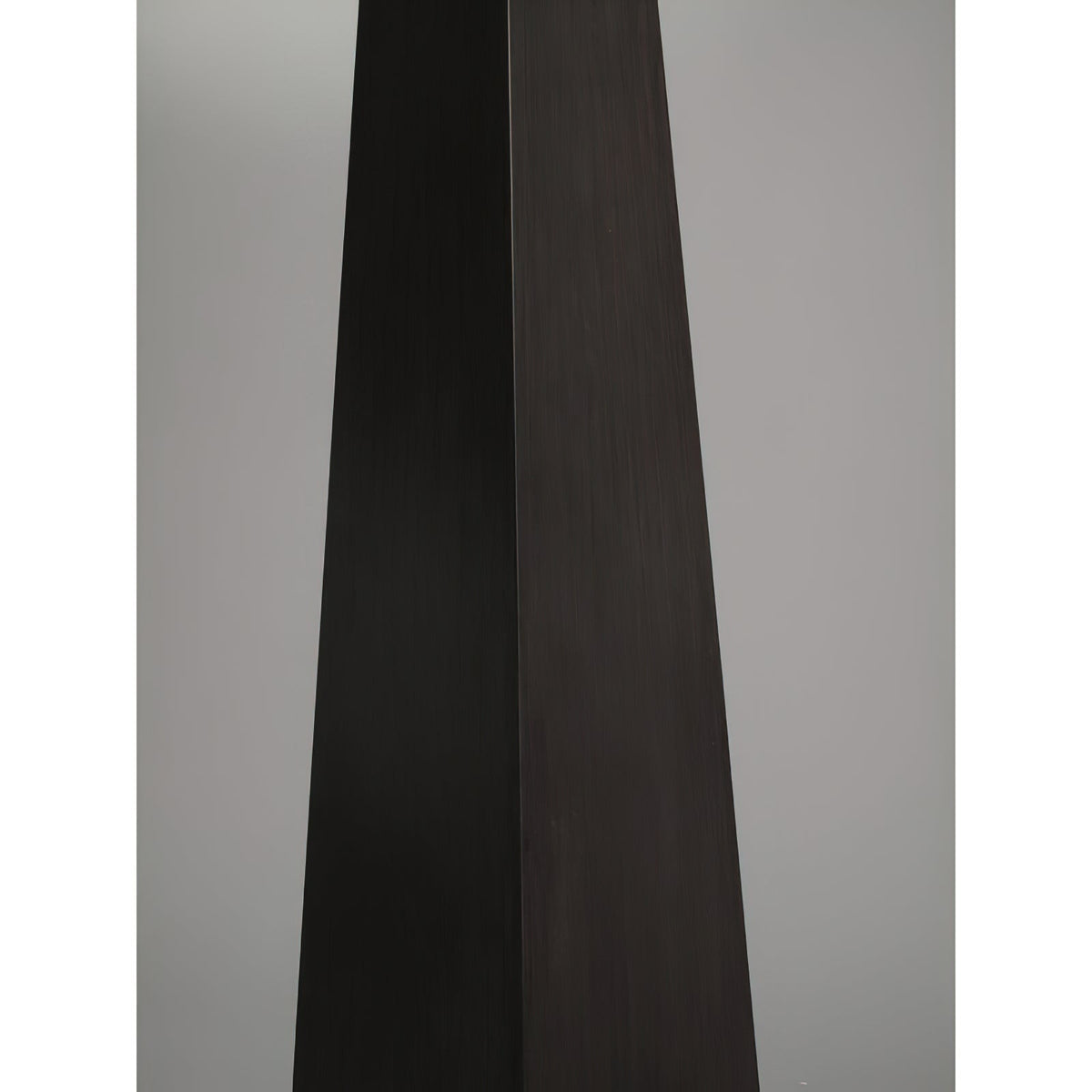 Avenalora Obelisk Table Lamp