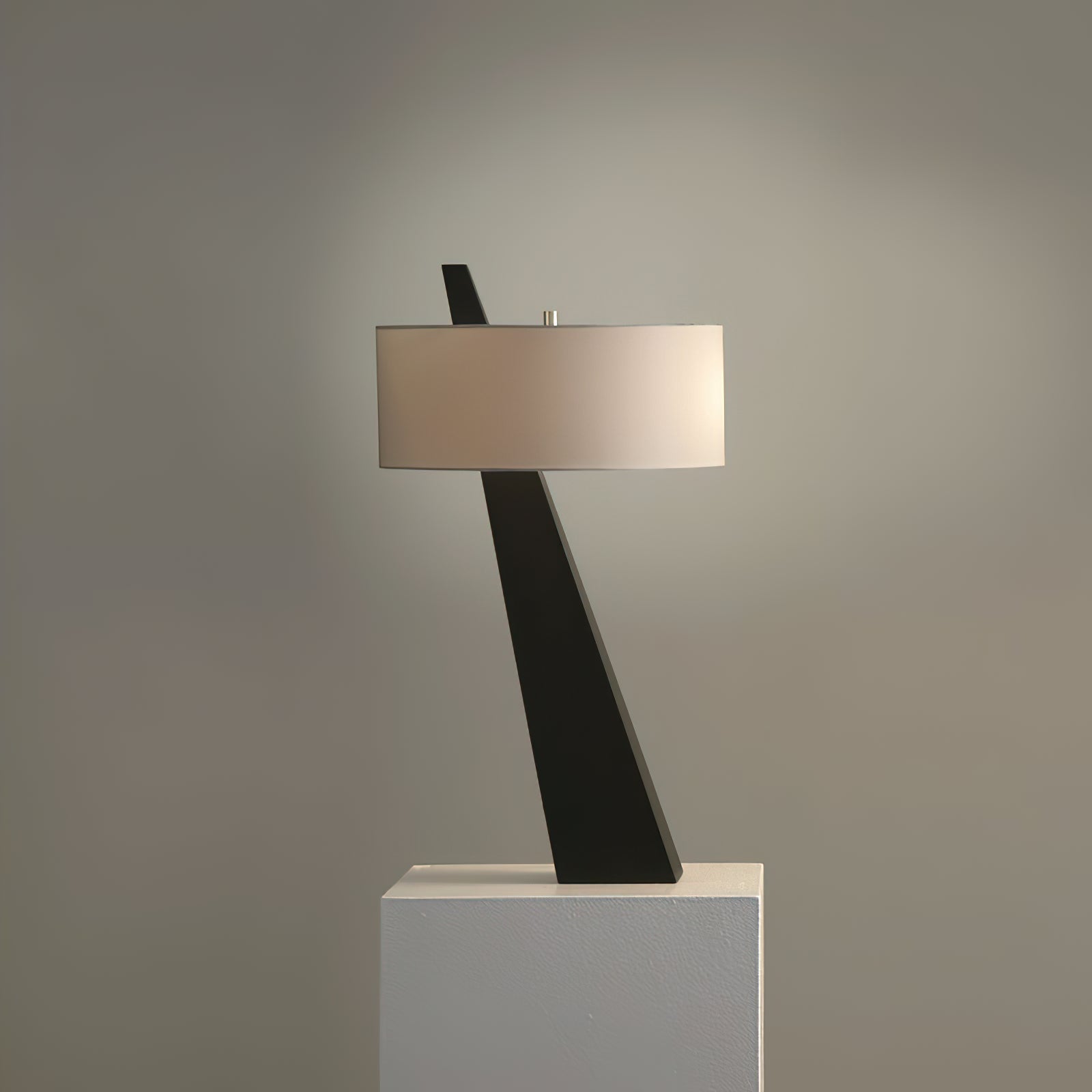 Avenalora Obelisk Table Lamp