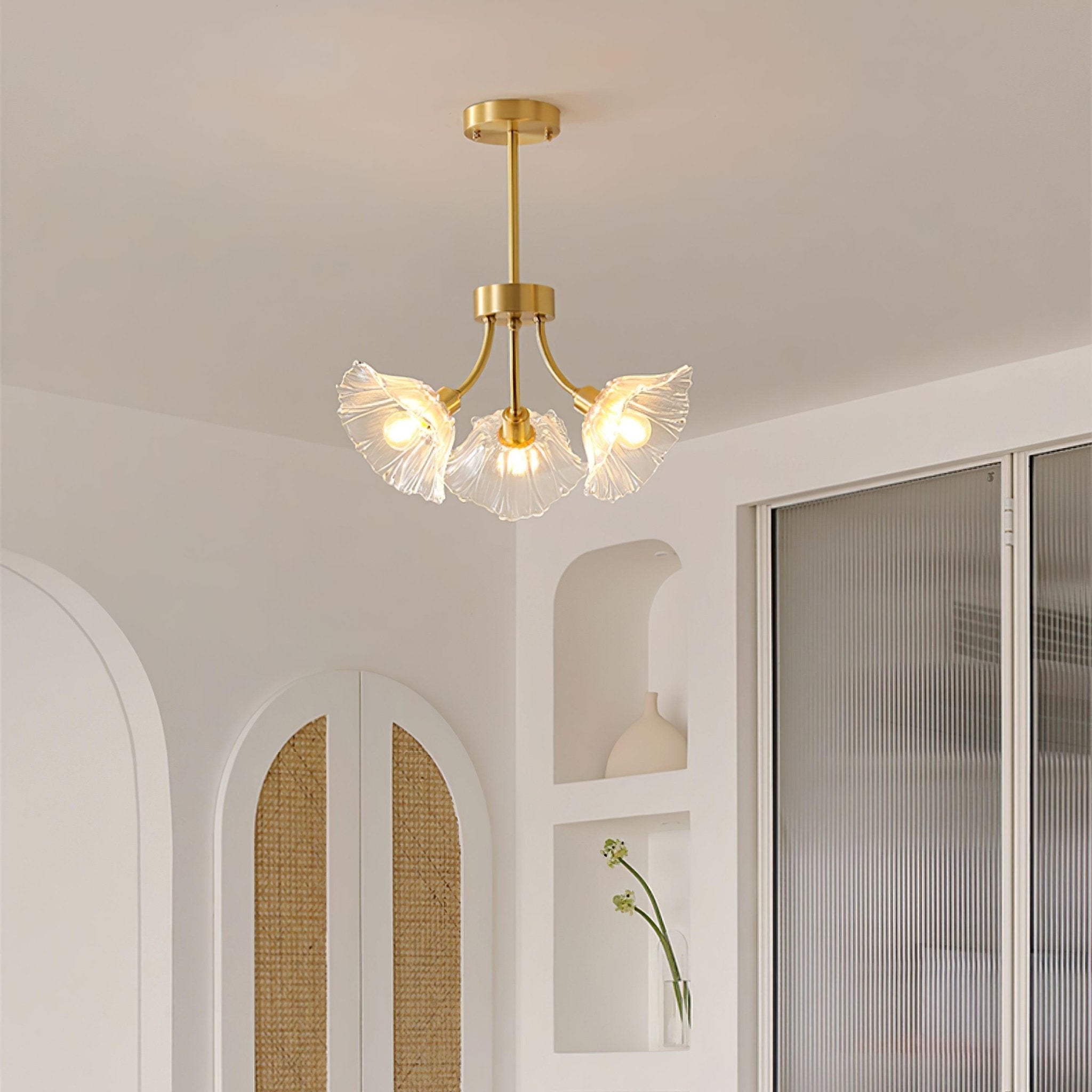 Lustra Chandelier Flower Glass with Brass Finish - Neutral Decor