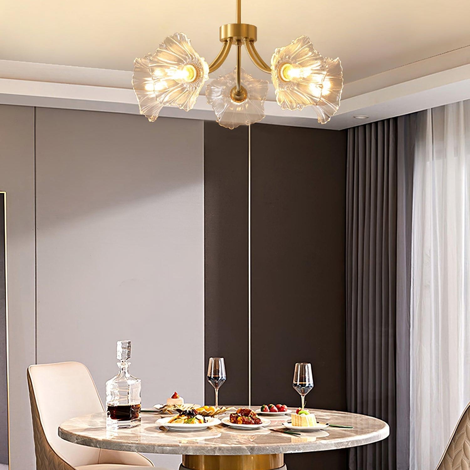 Lustra Chandelier Flower Glass with Brass Finish - Neutral Decor