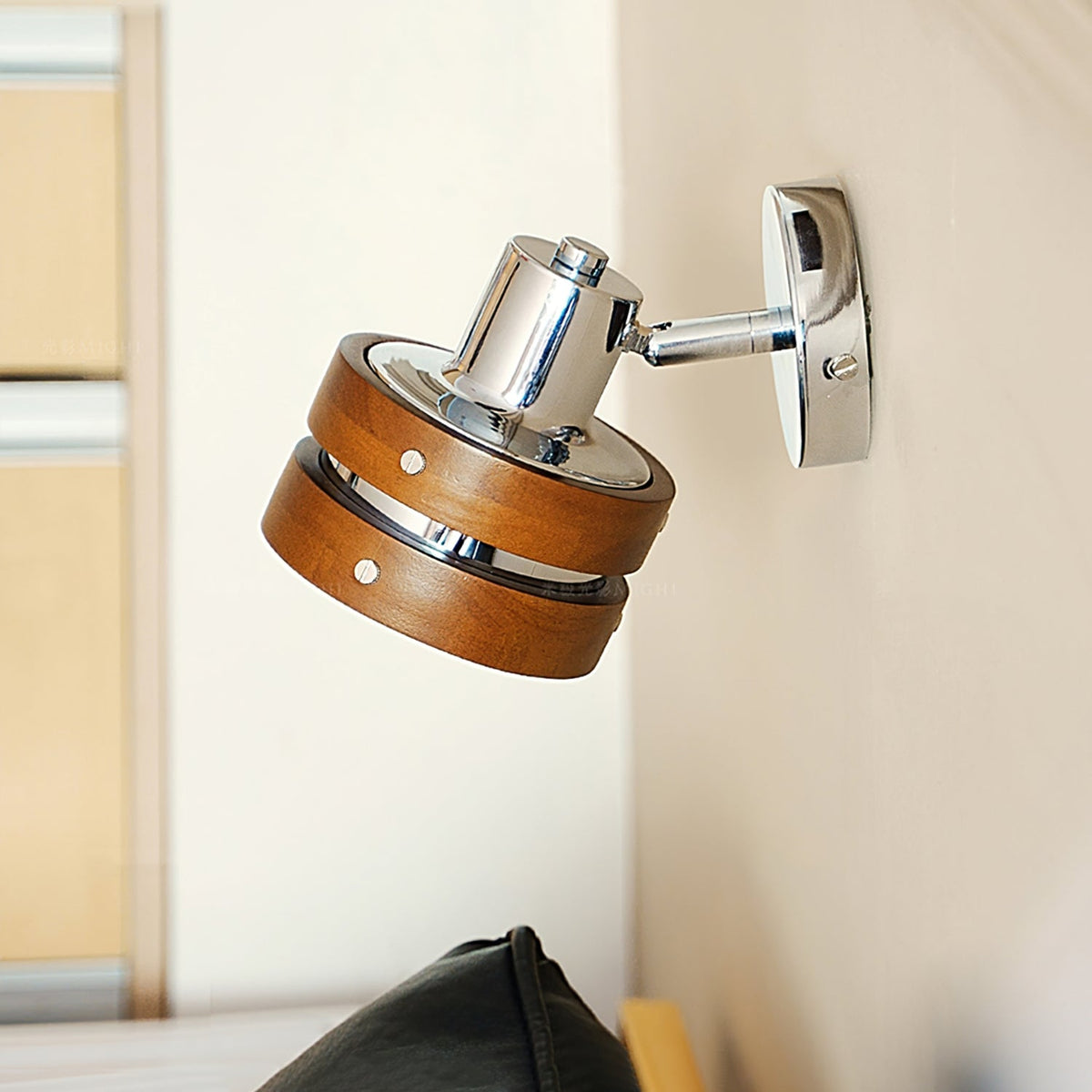 Avenor Premium Nordic Art Walnut Wall Lamp