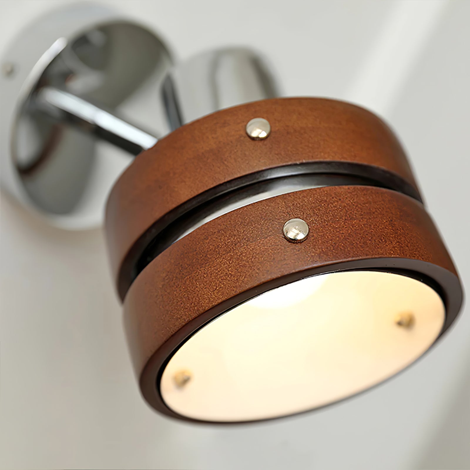 Avenor Premium Nordic Art Walnut Wall Lamp