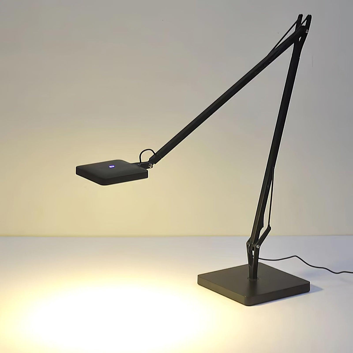Tevenu Aluminum Industrial Table Lamp