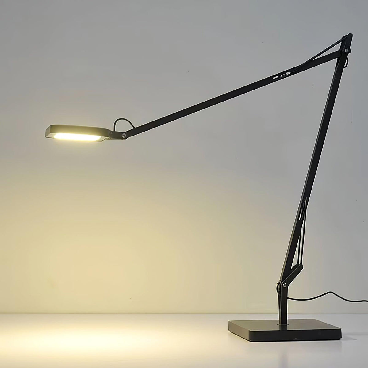 Tevenu Aluminum Industrial Table Lamp