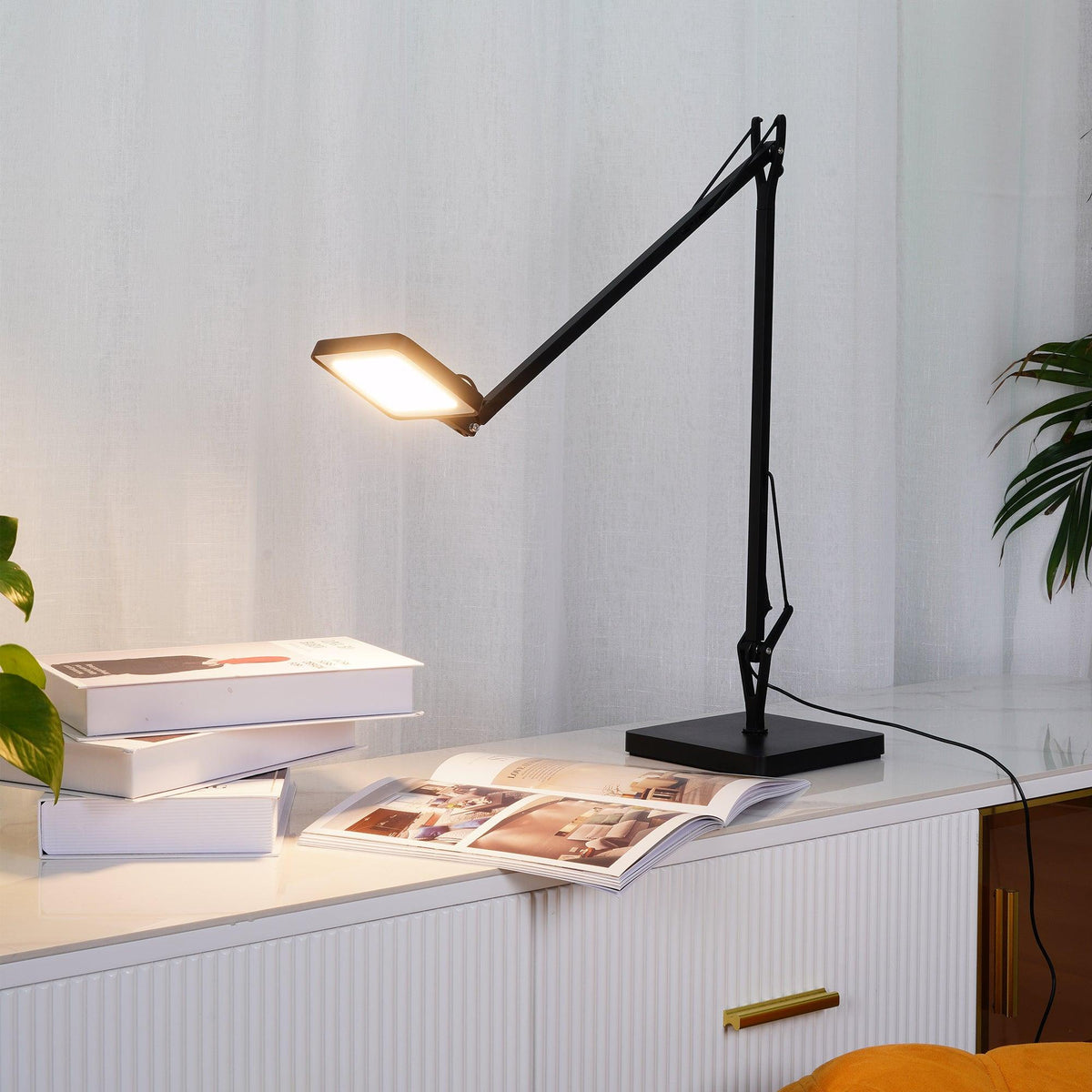 Tevenu Aluminum Industrial Table Lamp
