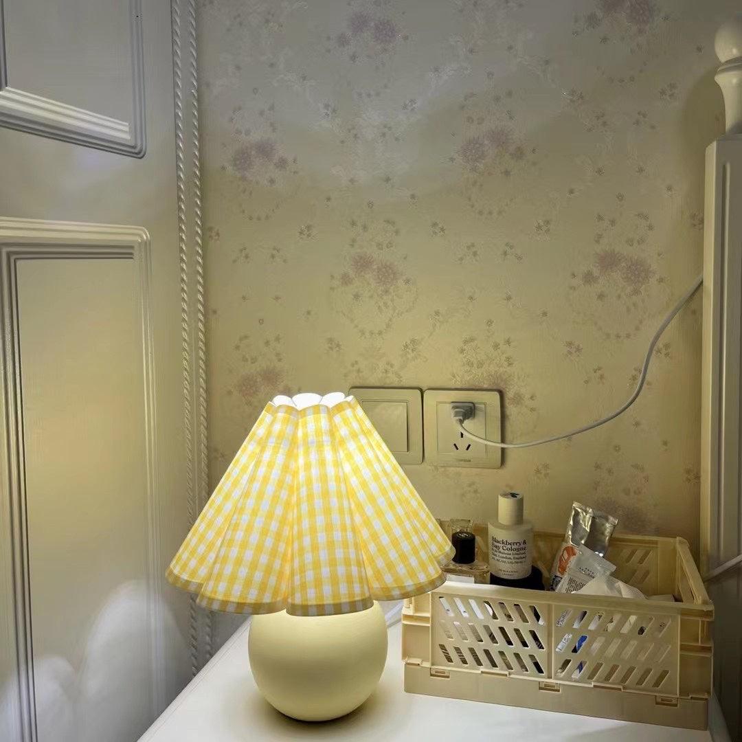 Nirixon Fabric Whimsical Table Lamp
