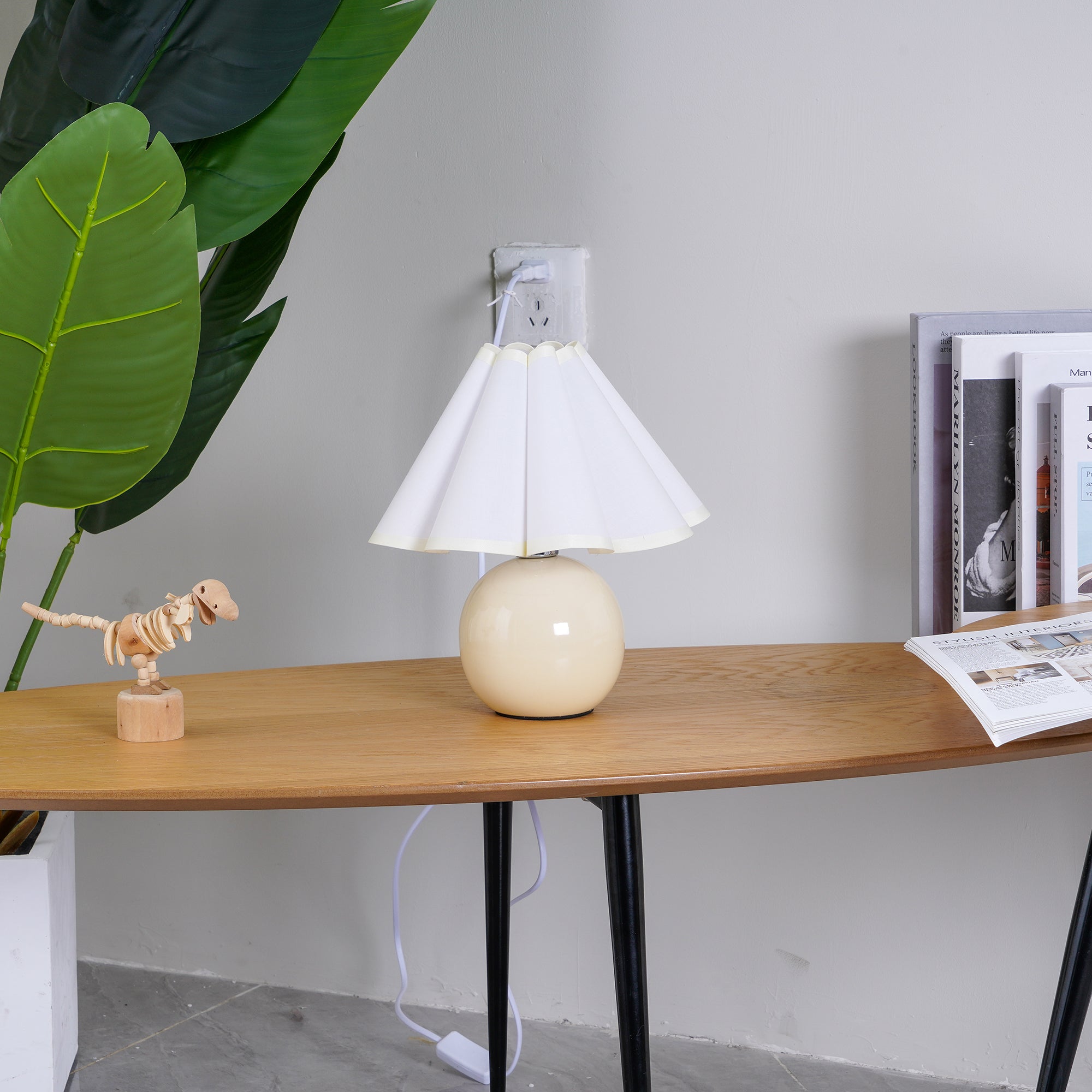 Nirixon Fabric Whimsical Table Lamp