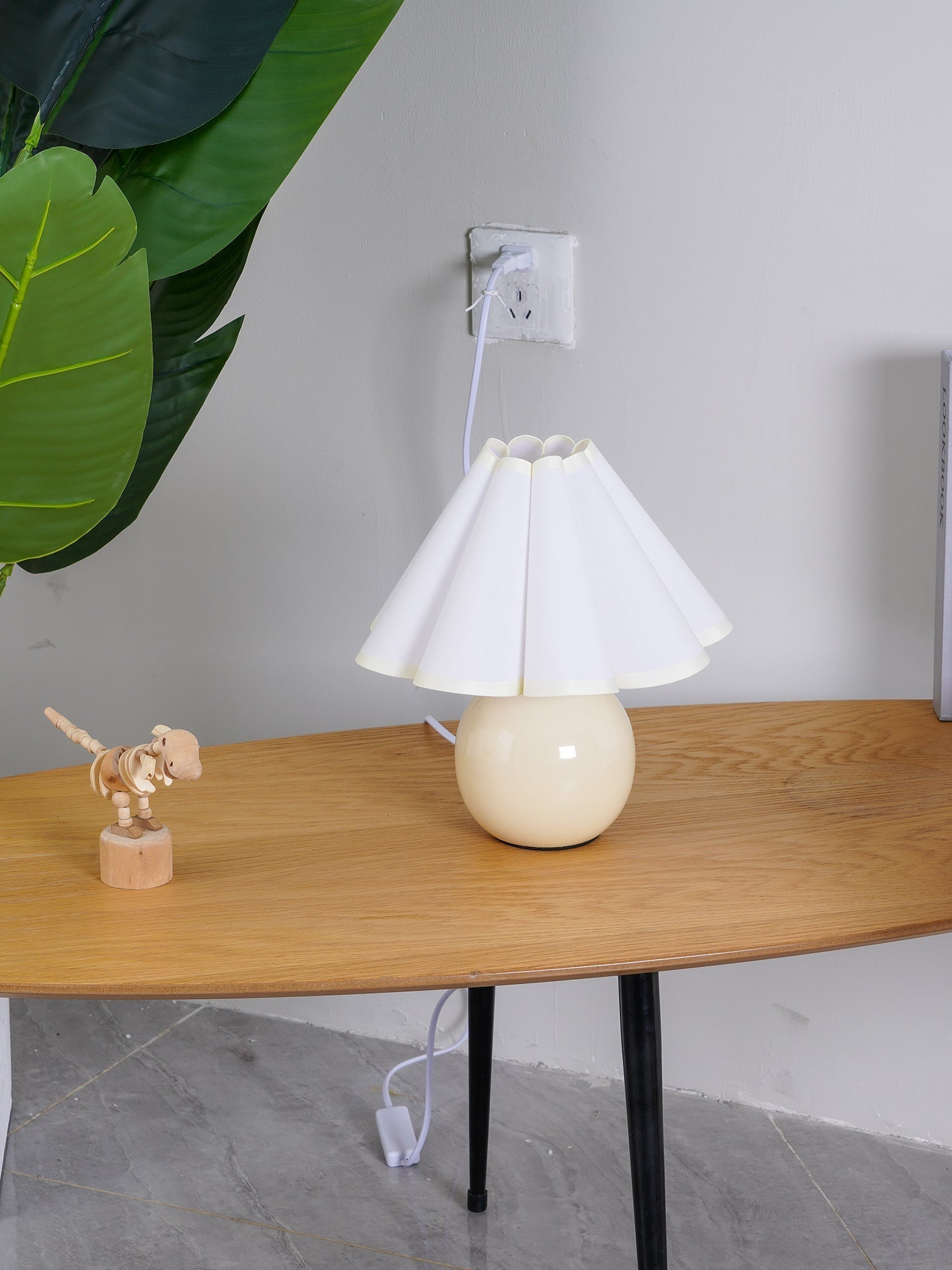 Nirixon Fabric Whimsical Table Lamp