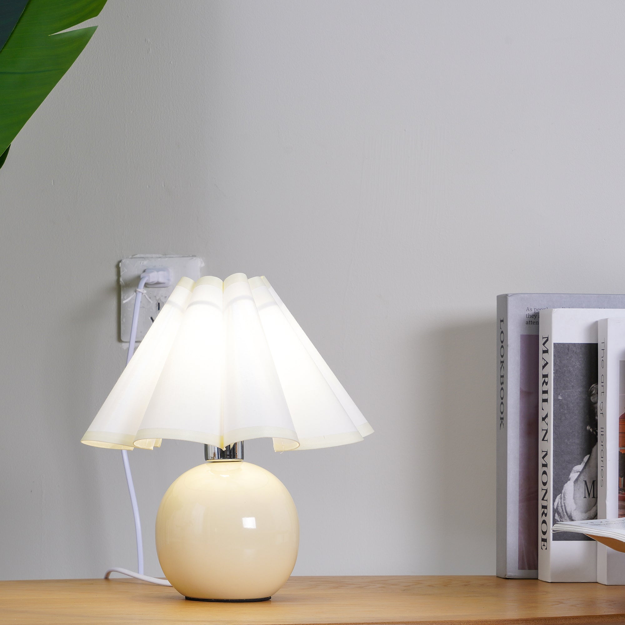 Nirixon Fabric Whimsical Table Lamp