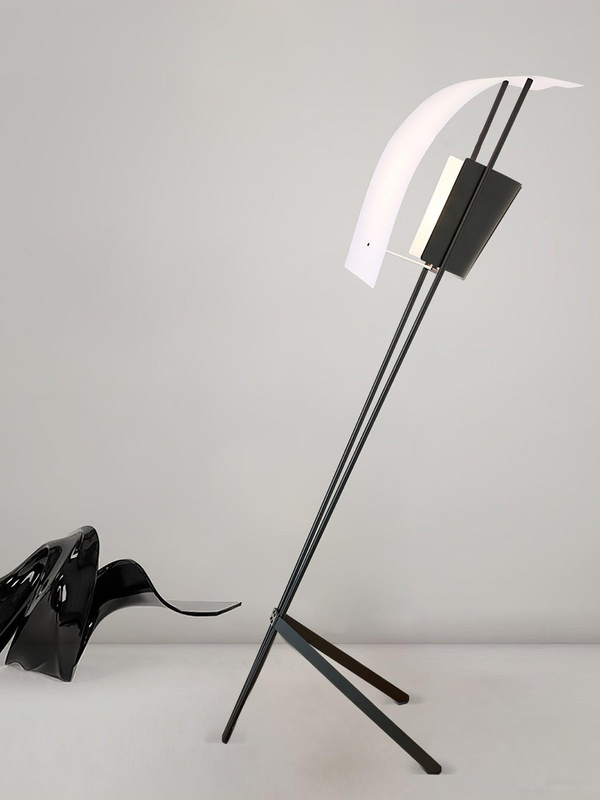 Ulvynil Minimalist Floor Lamp