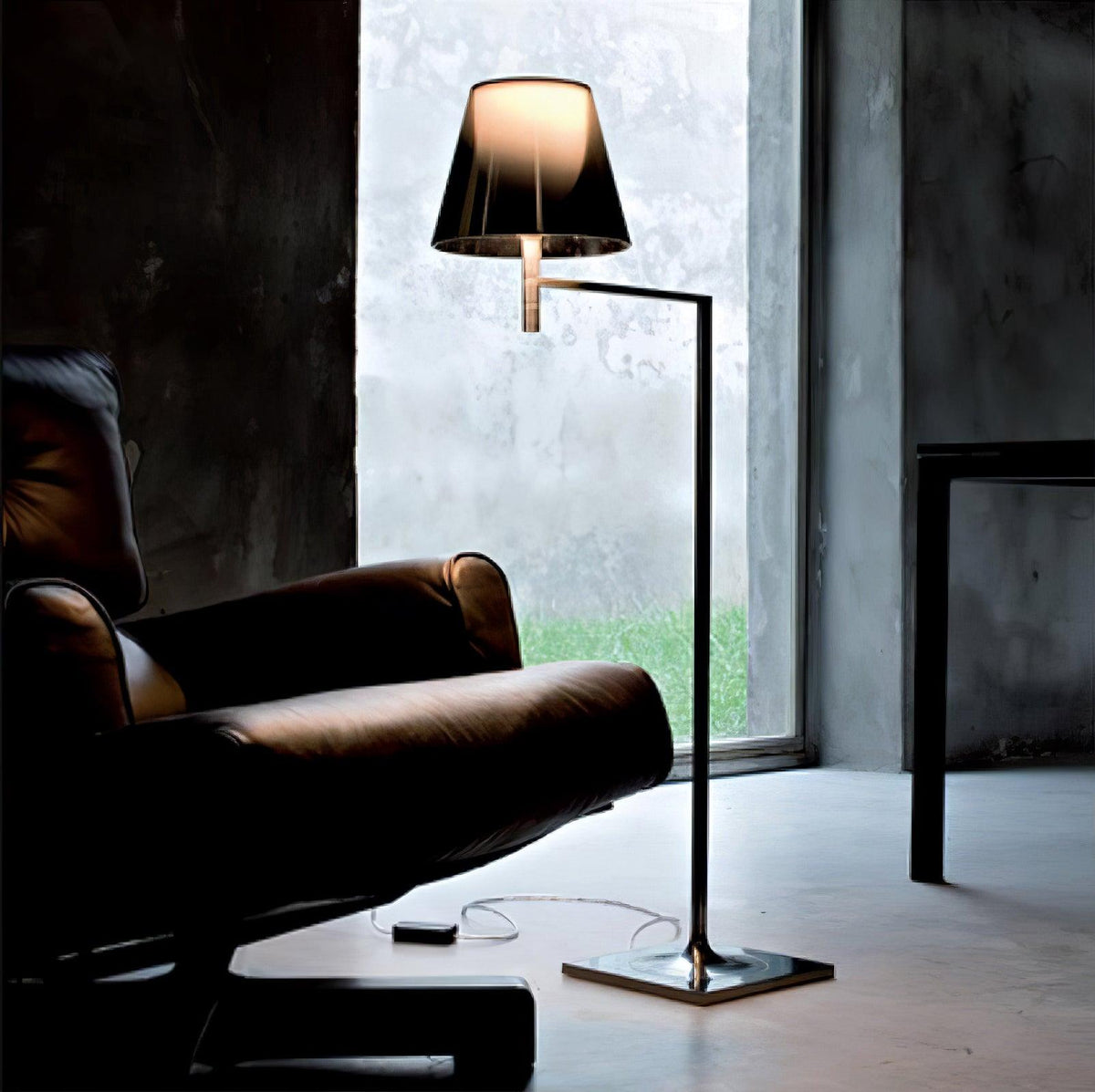 Aquris Minimalist Floor Lamp