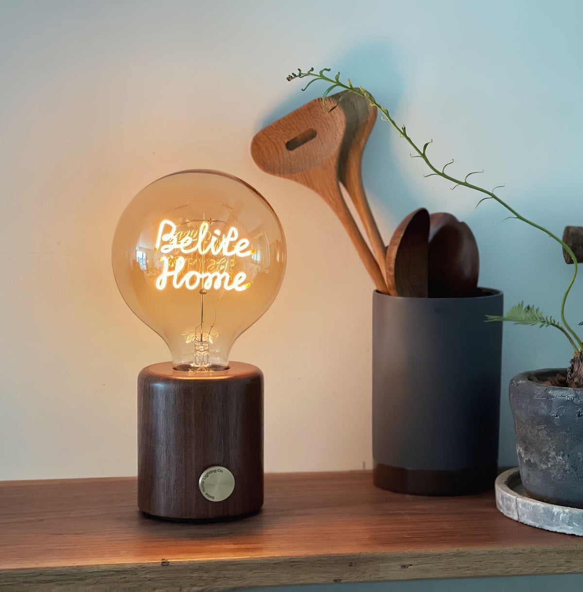 Altheil Retro Wooden Table Lamp