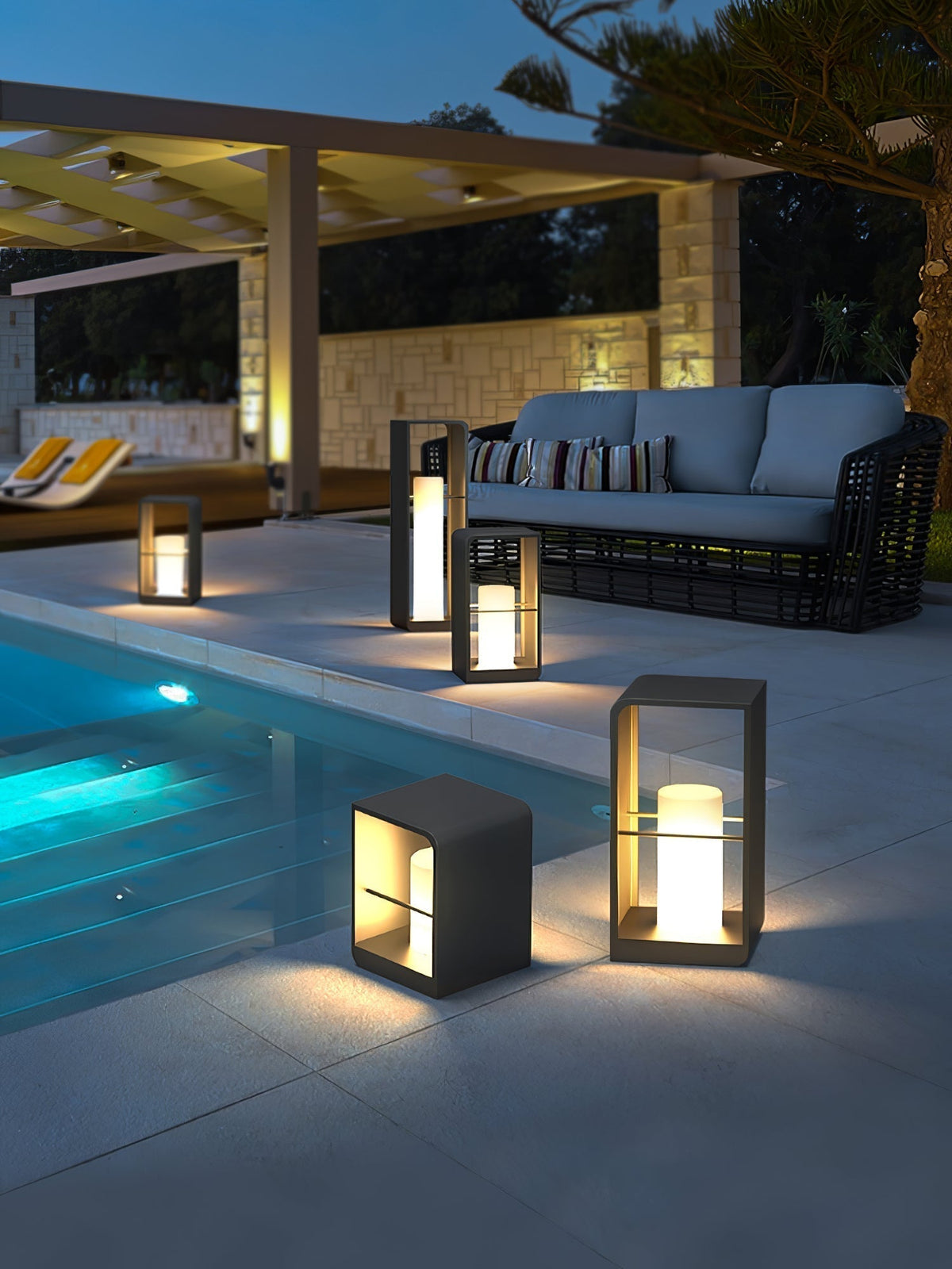 Reninian Minimalist Outdoor Light