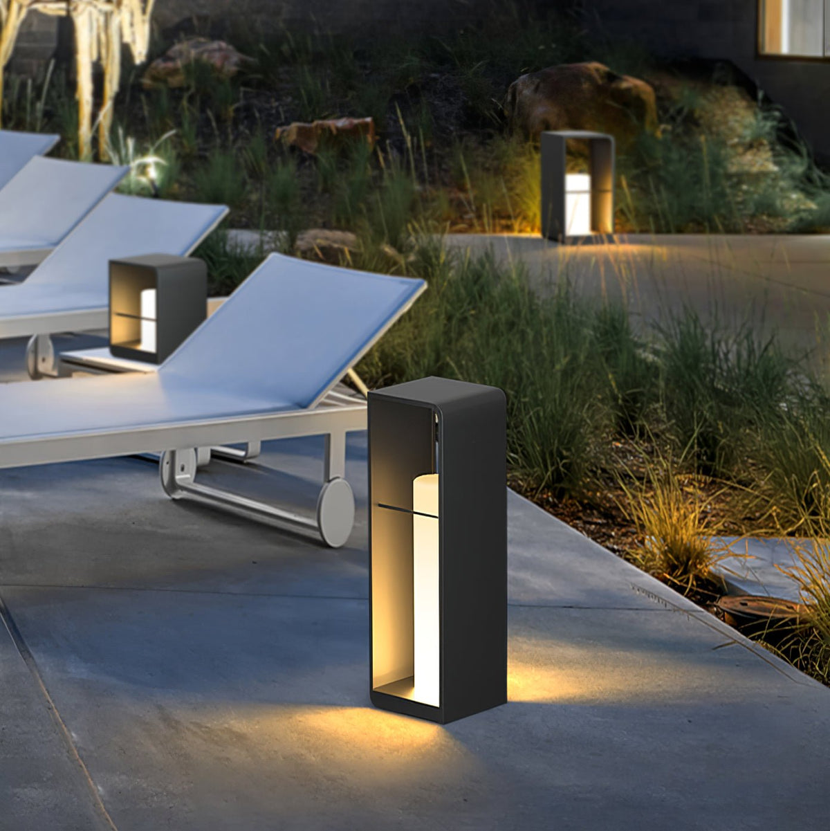 Reninian Minimalist Outdoor Light