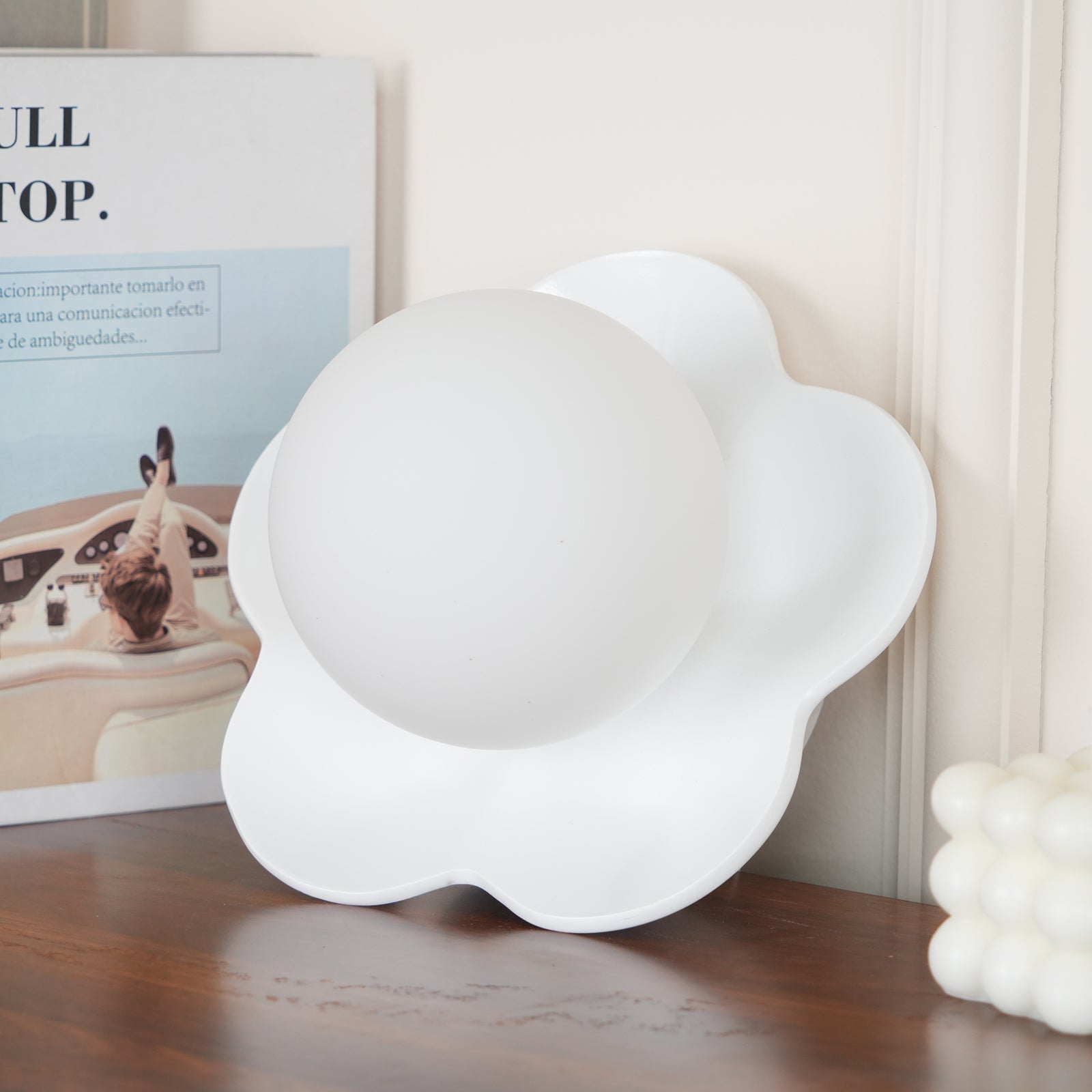 Arcore Resin Playful Wall Lamp