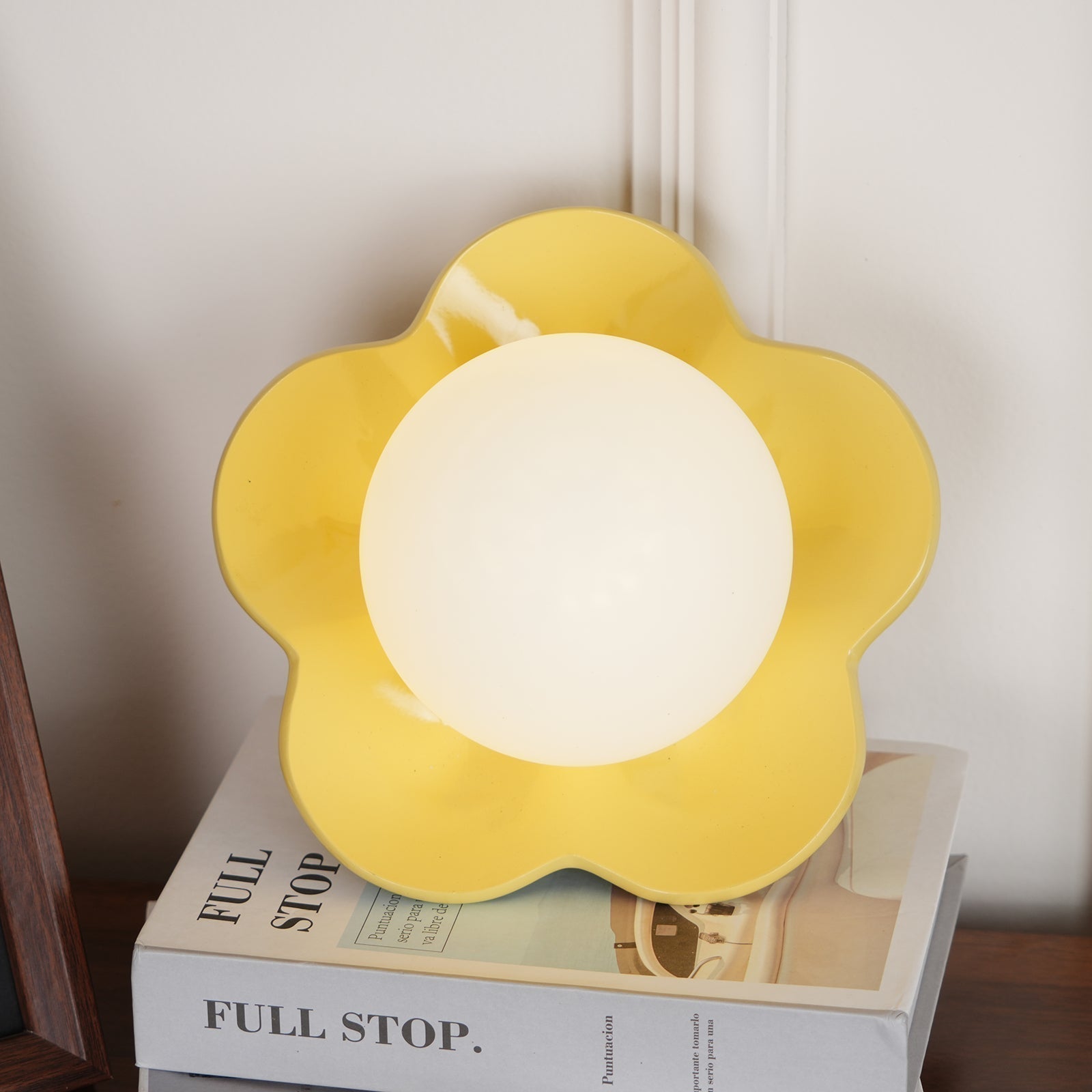 Arcore Resin Playful Wall Lamp