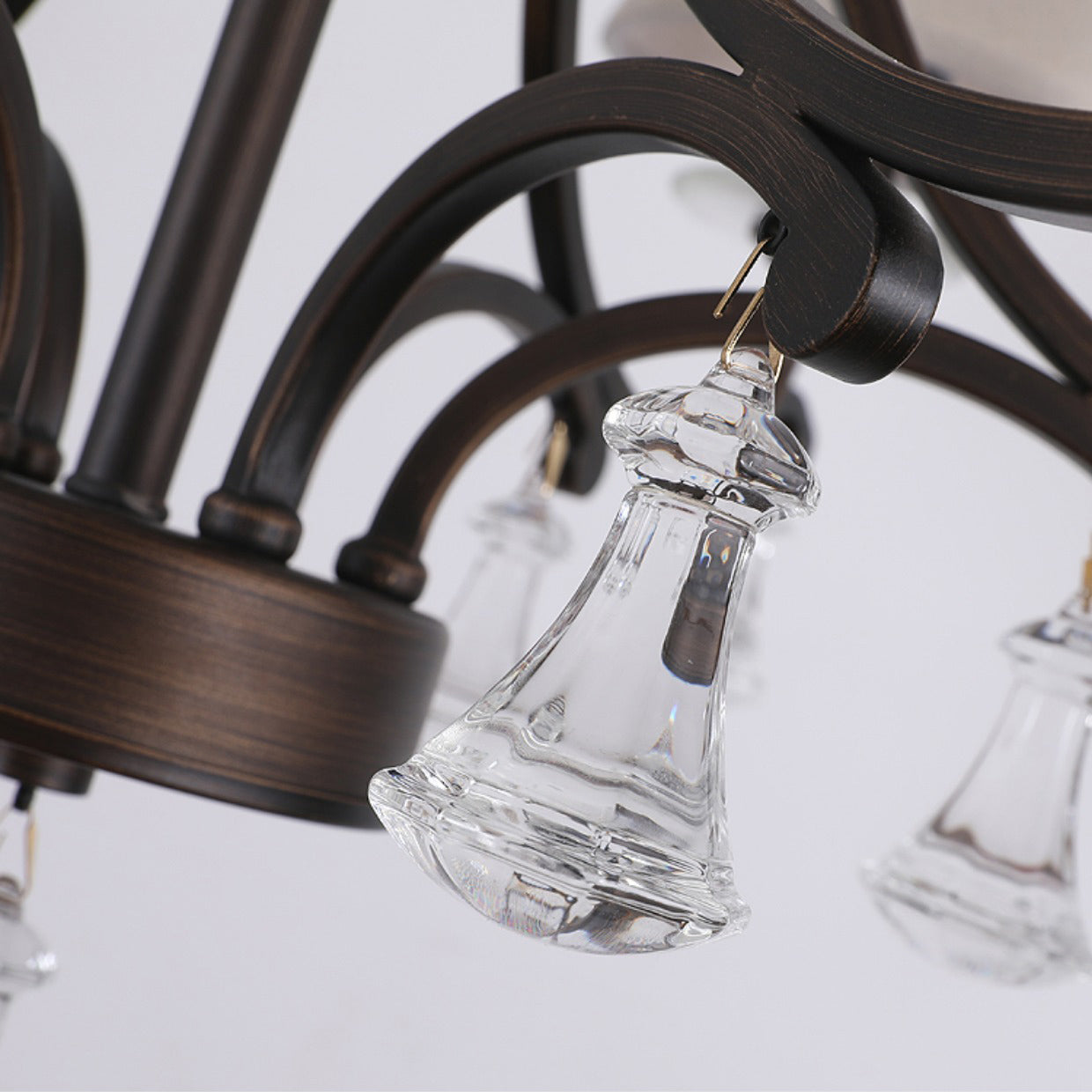 Lyvenisra Chandelier