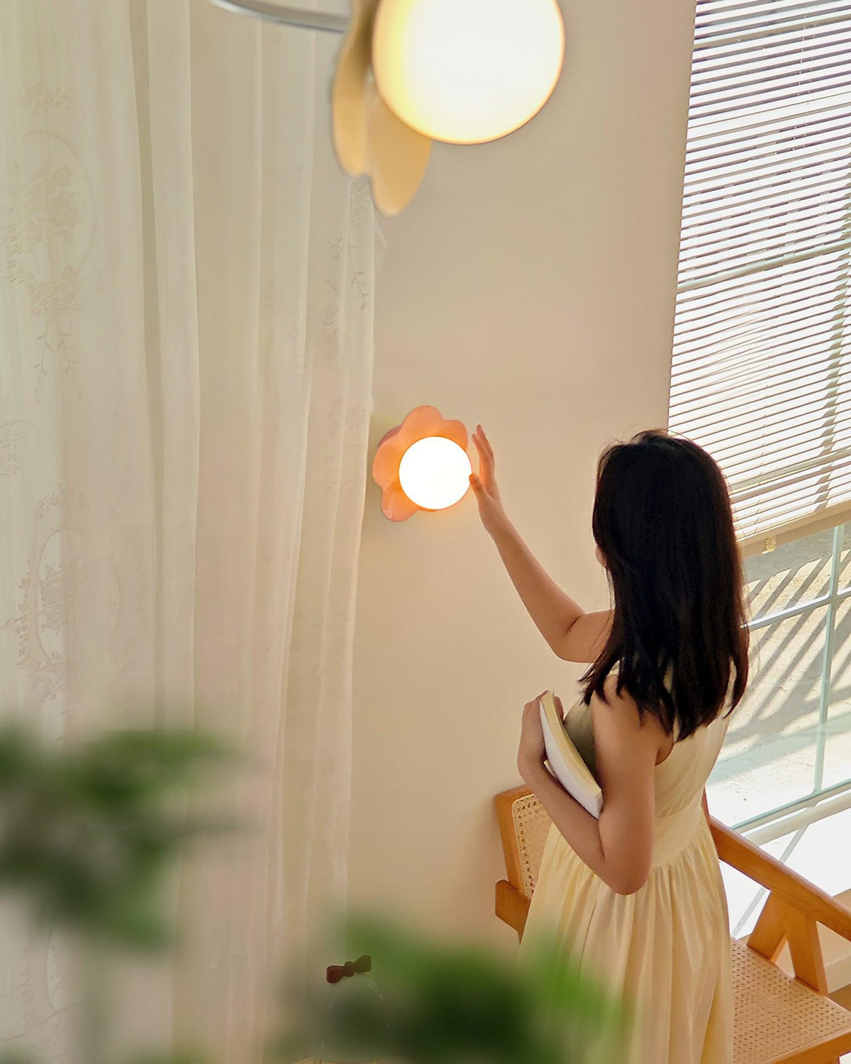 Arcore Resin Playful Wall Lamp