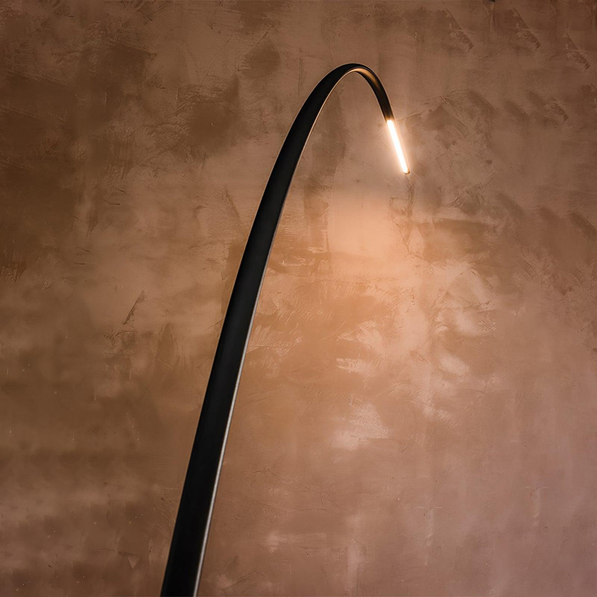 Aurmaril Sculptural Floor Lamp