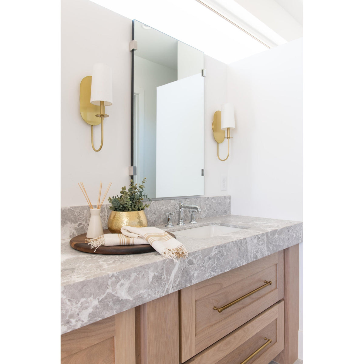 Voloraris Wall Lamp