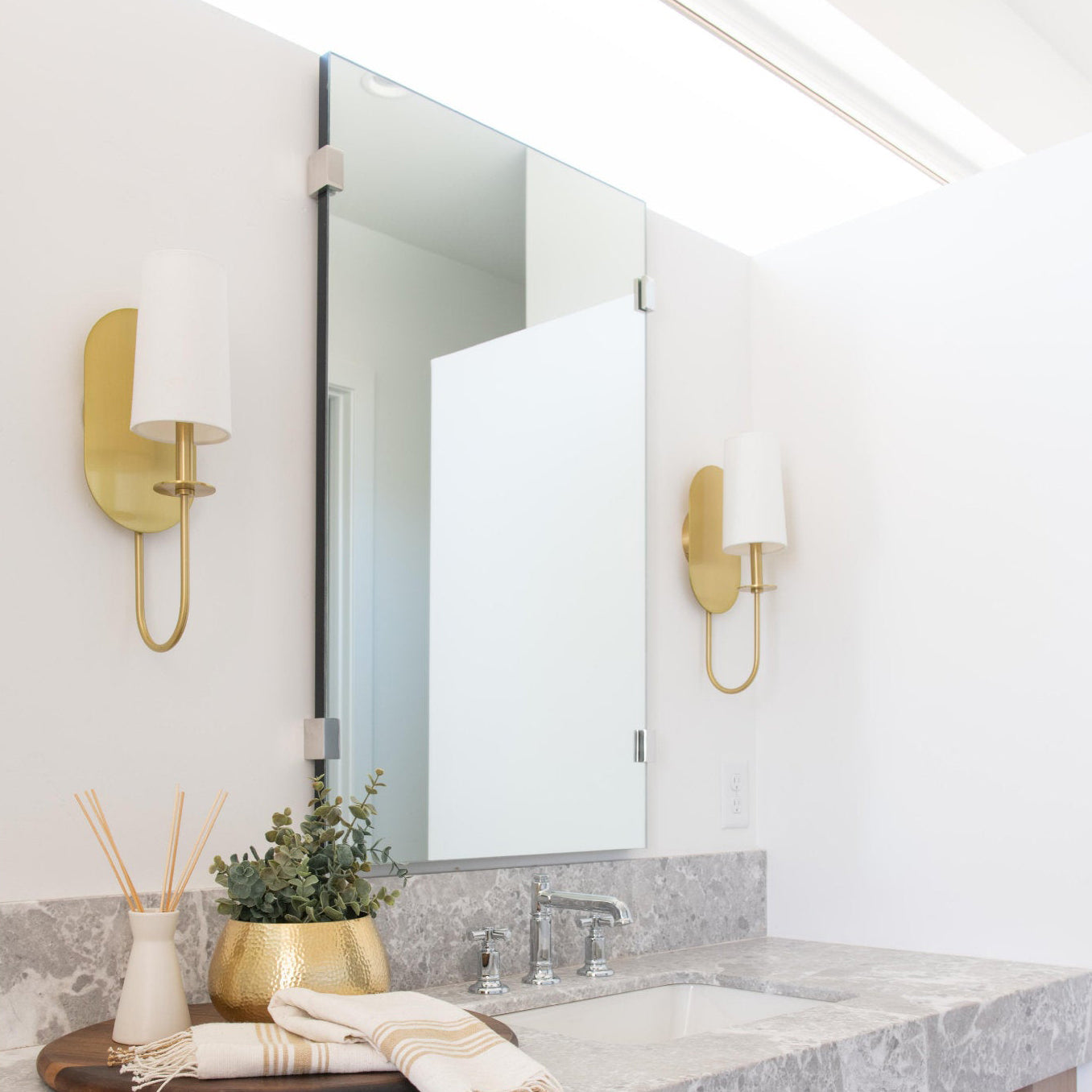 Voloraris Wall Lamp