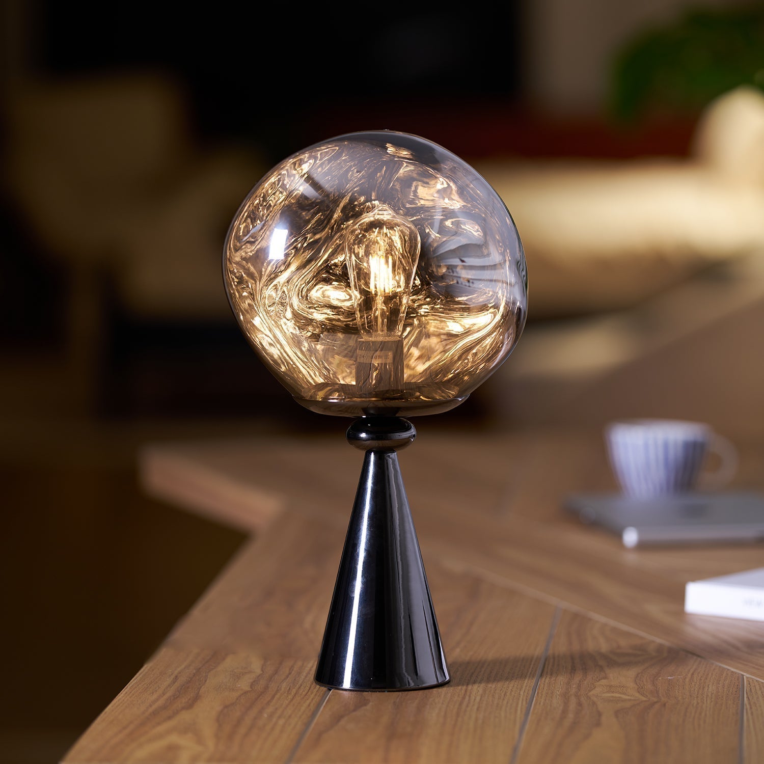 Unoril Artisan PVC Desk Lamp
