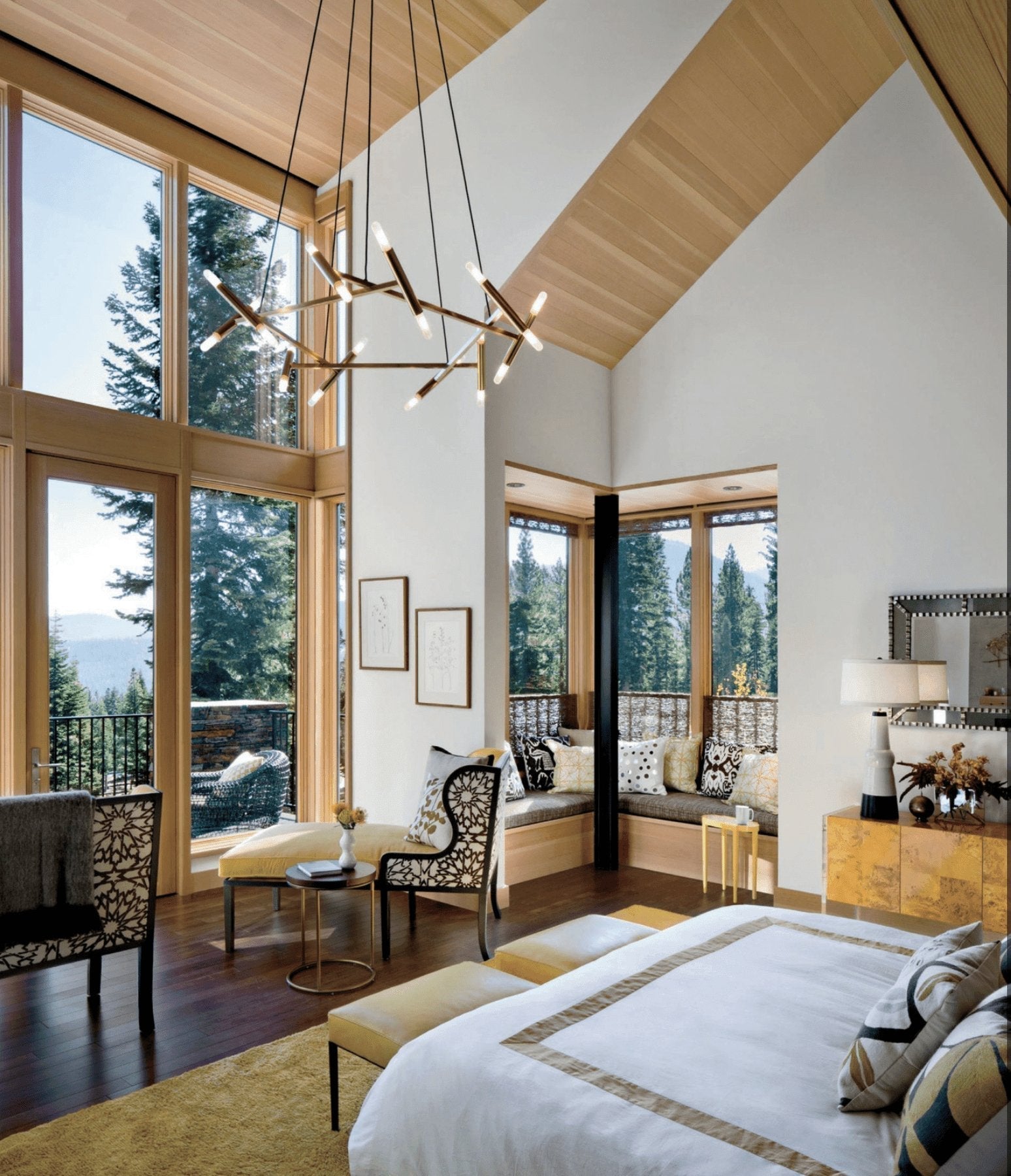 Soliriel Modern Brass Chandelier