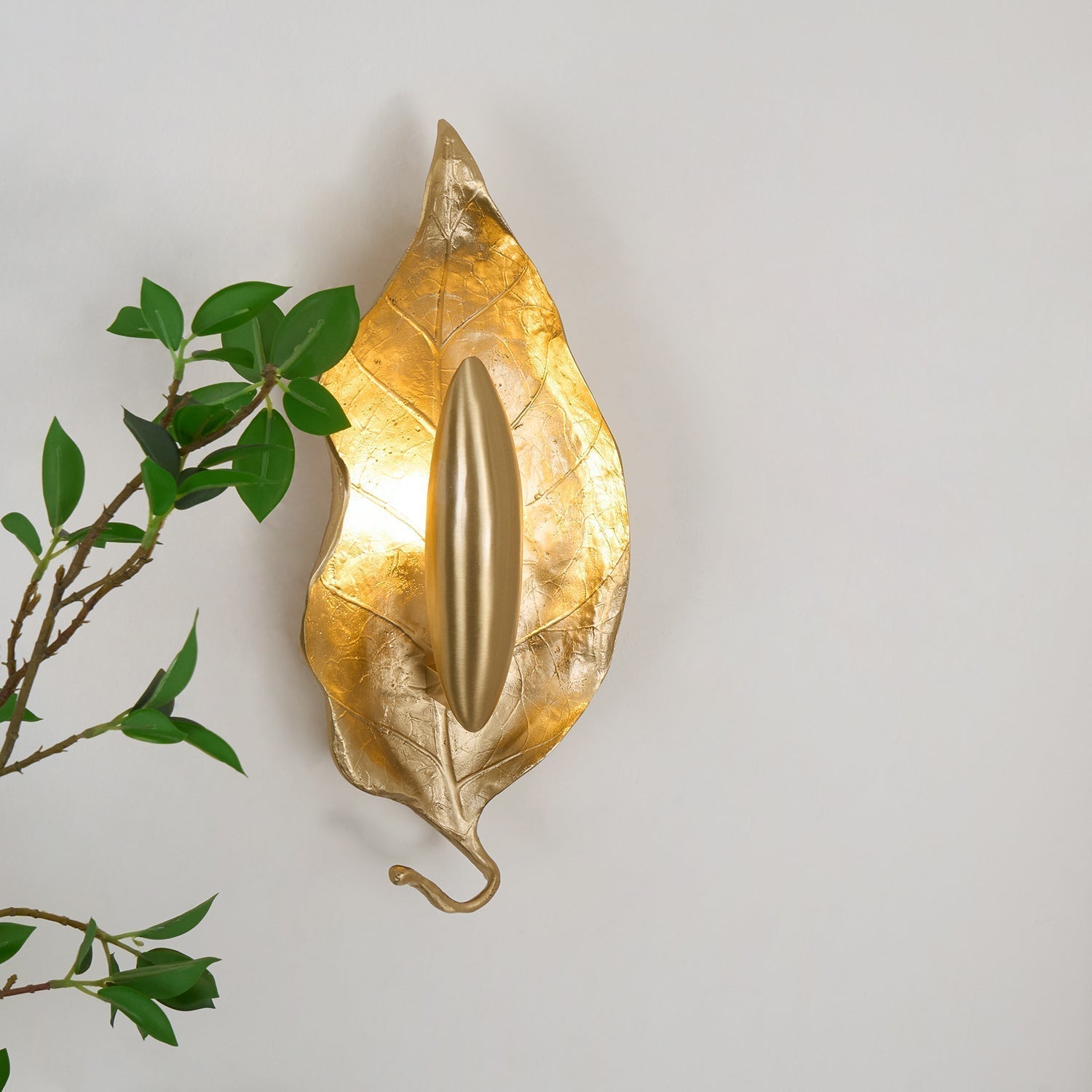 Corsel Nordic Art Leaf Brass Wall Lamp