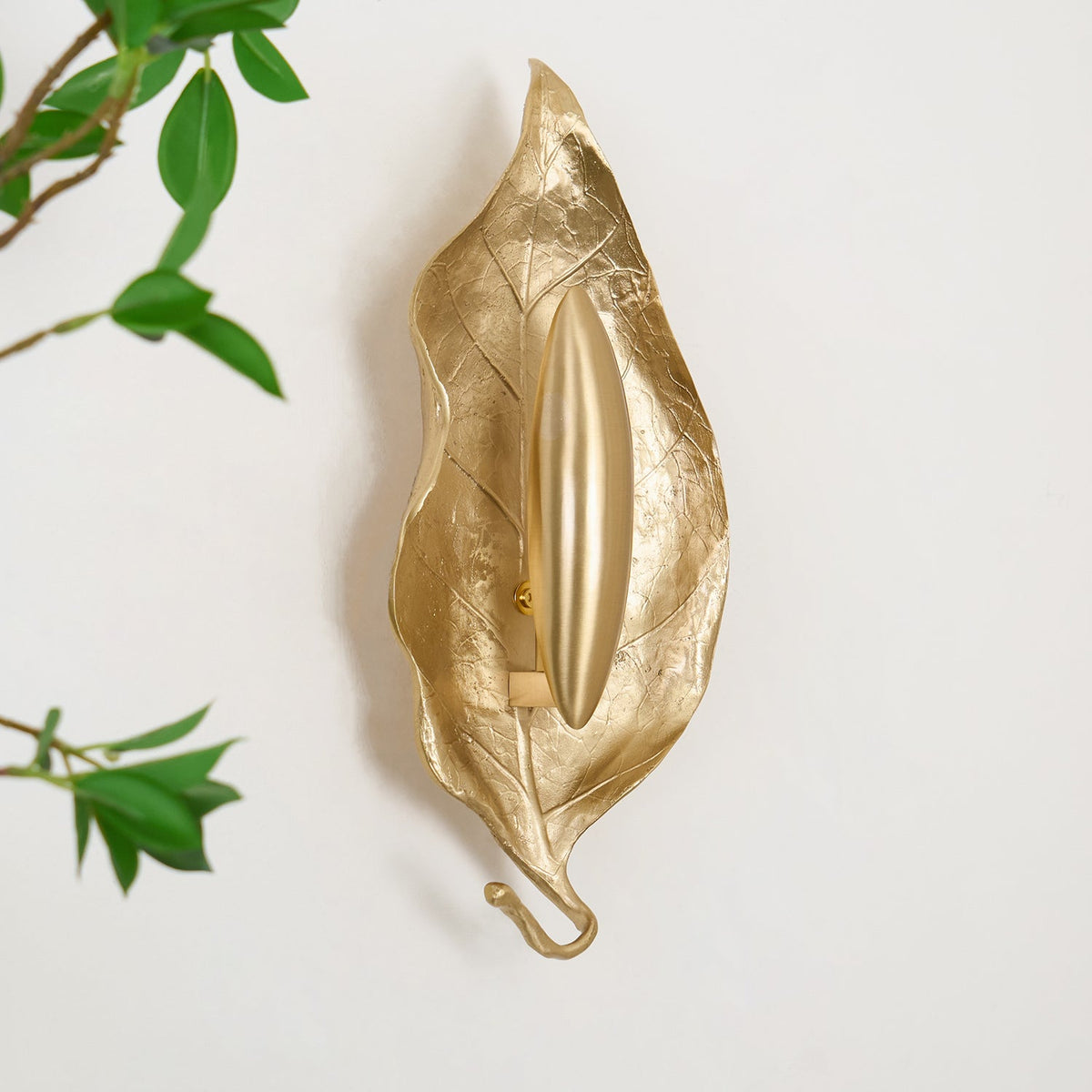 Corsel Nordic Art Leaf Brass Wall Lamp
