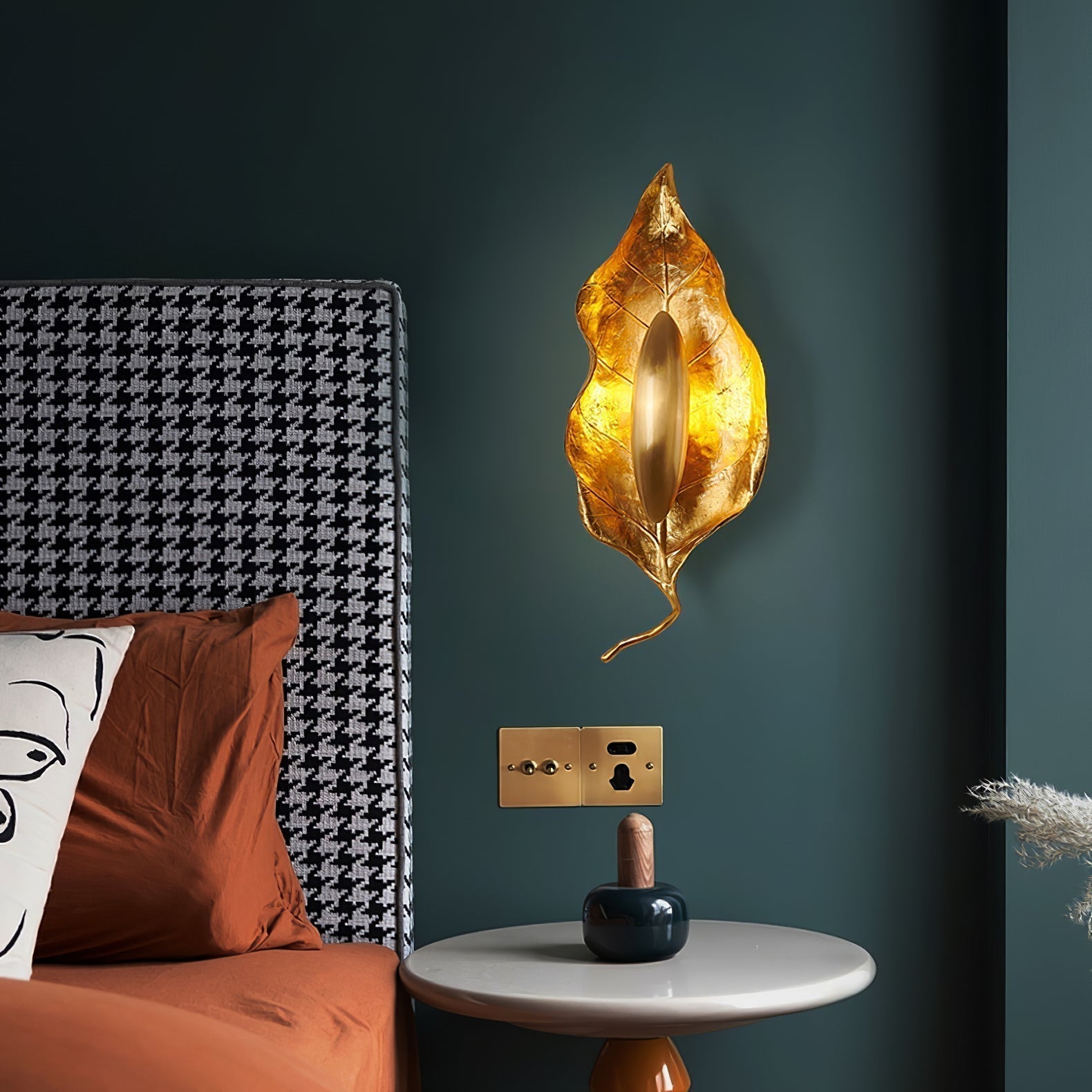 Corsel Nordic Art Leaf Brass Wall Lamp