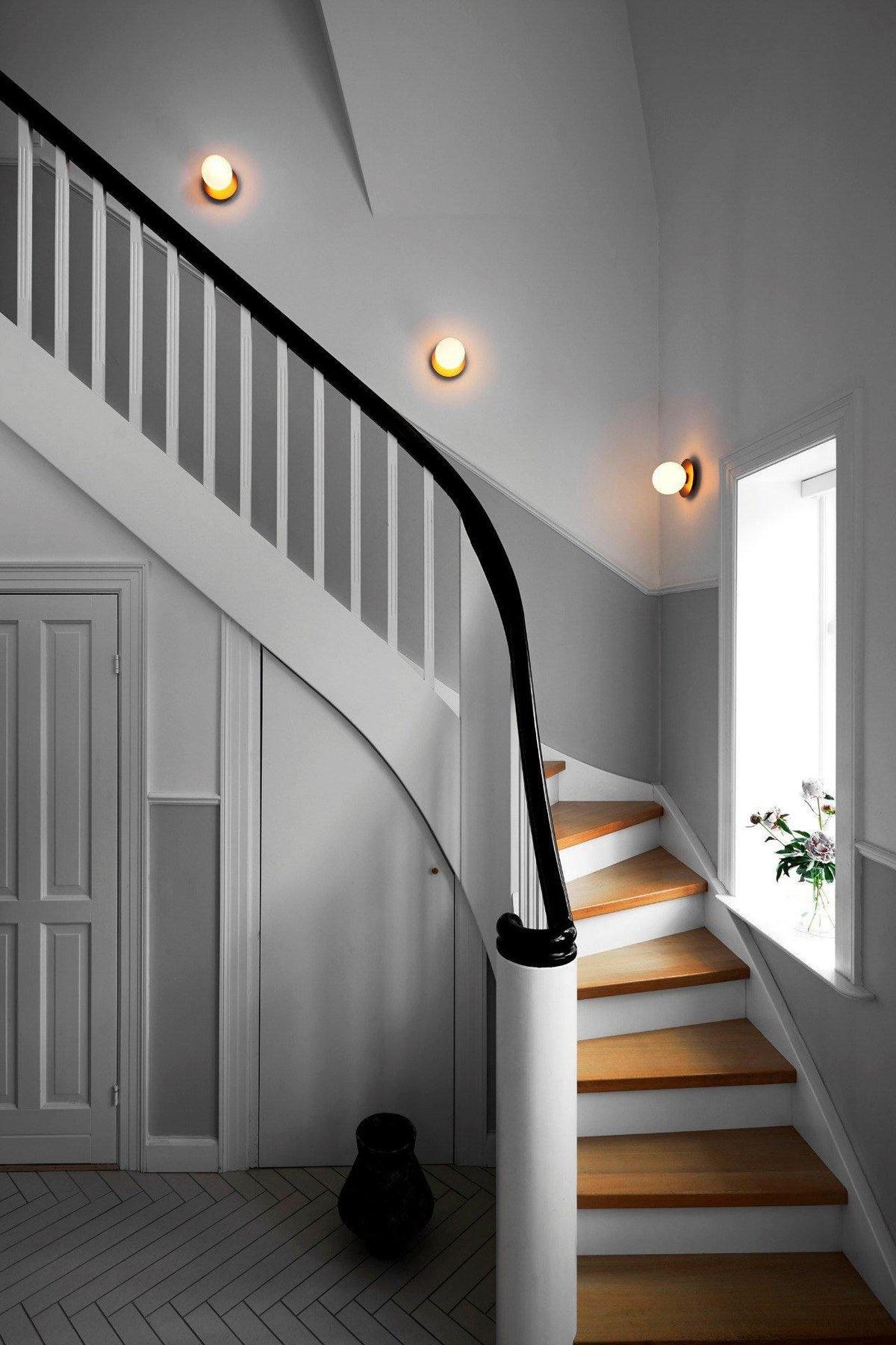 Nifte Wall Lamp Disc Globe Minimalist