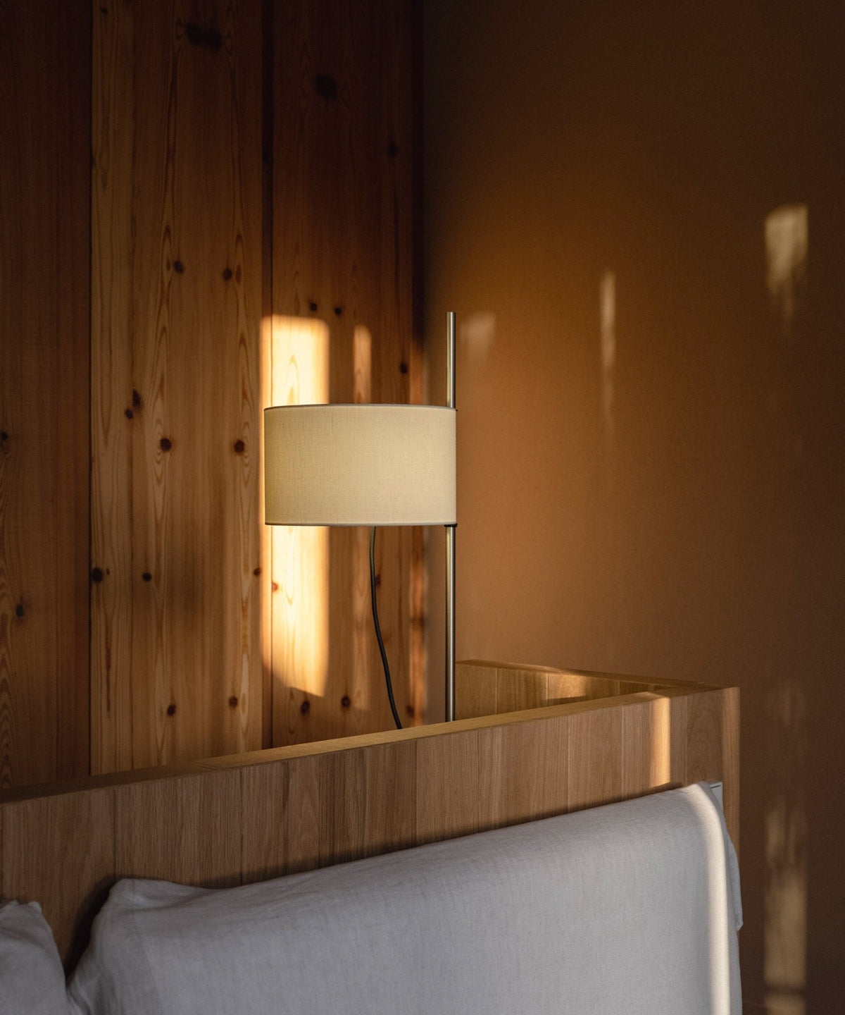 Landon Minimalist Table Lamp