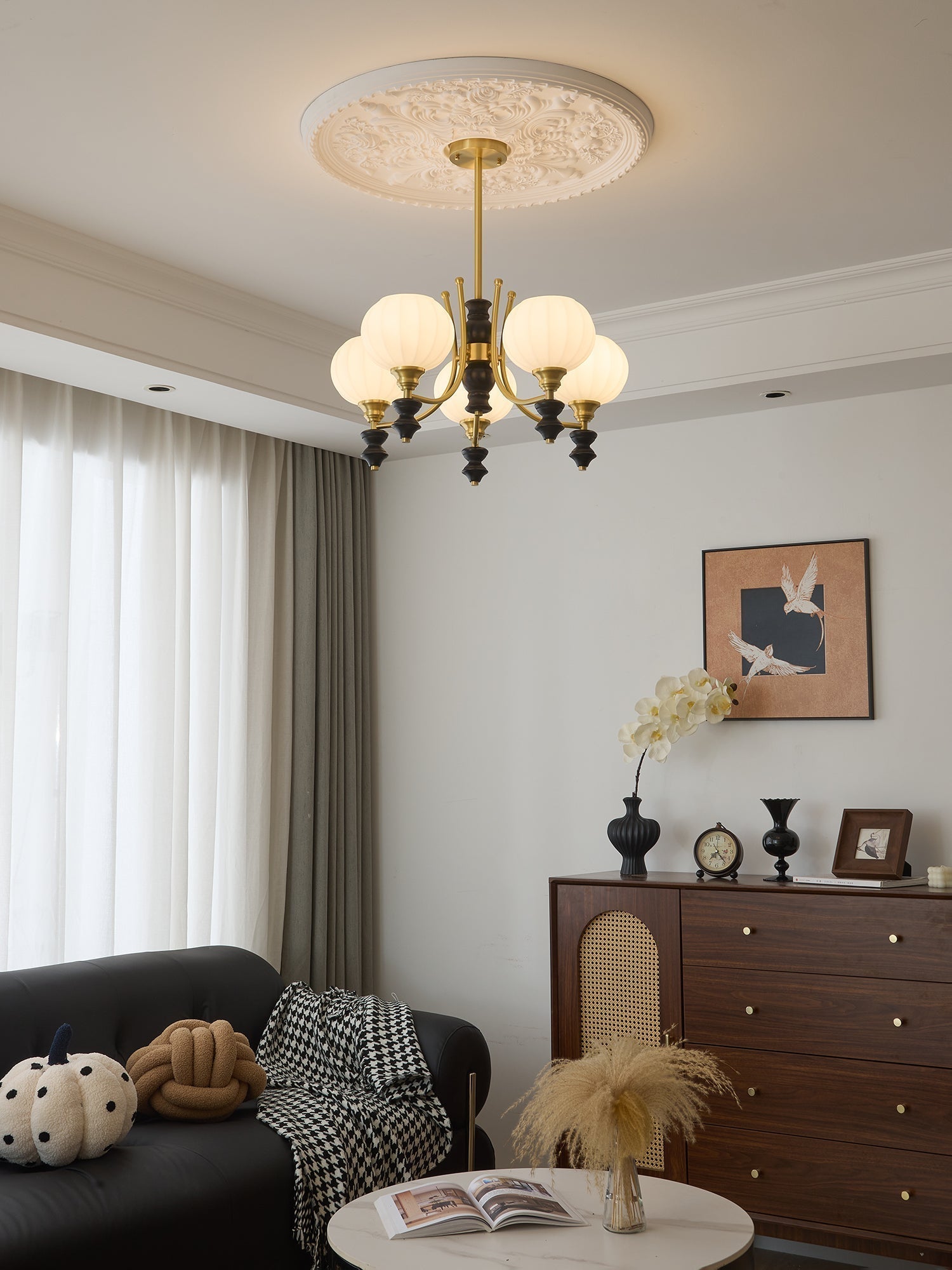 Zavenen Traditional Elegance  Vintage Brass Wood Chandelier