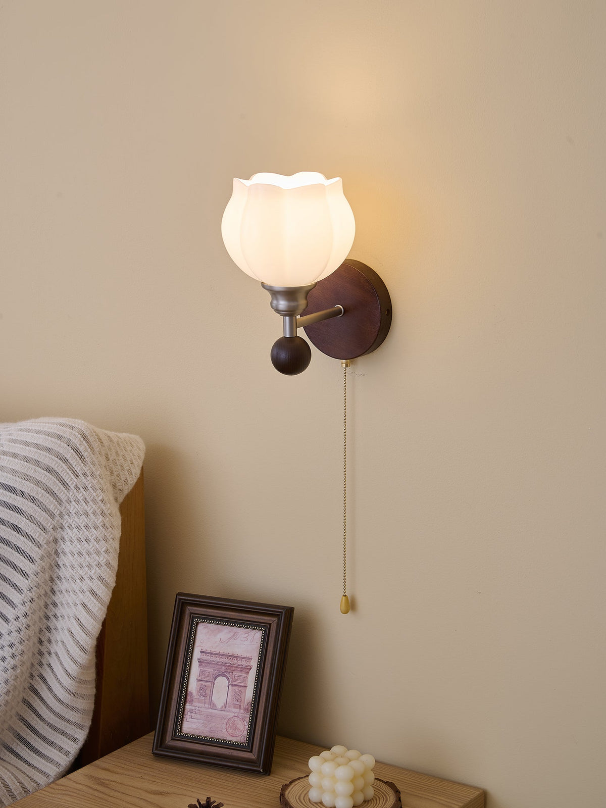 Lucille Elegance Classic Art Glass Wood Wall Lamp