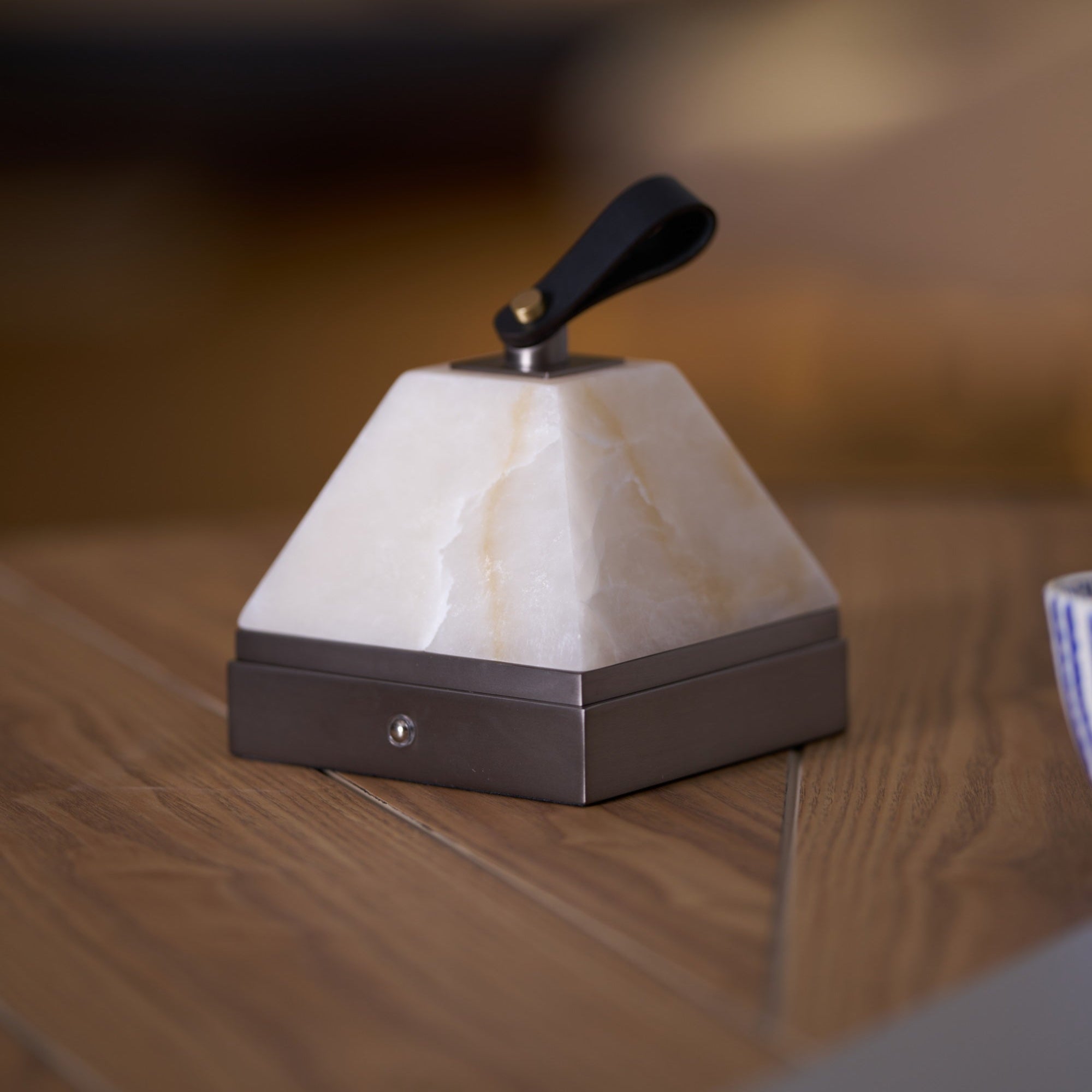 Pyramidale Alabaster Table Lamp with Leather Handle