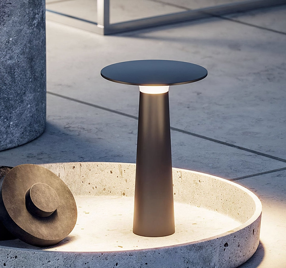 Gwil Disk Outdoor Table Light
