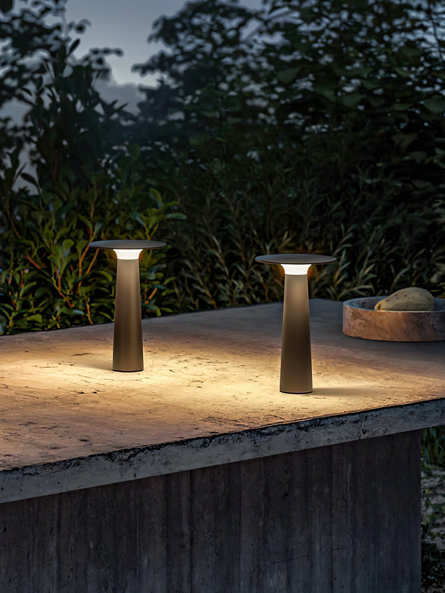 Gwil Disk Outdoor Table Light