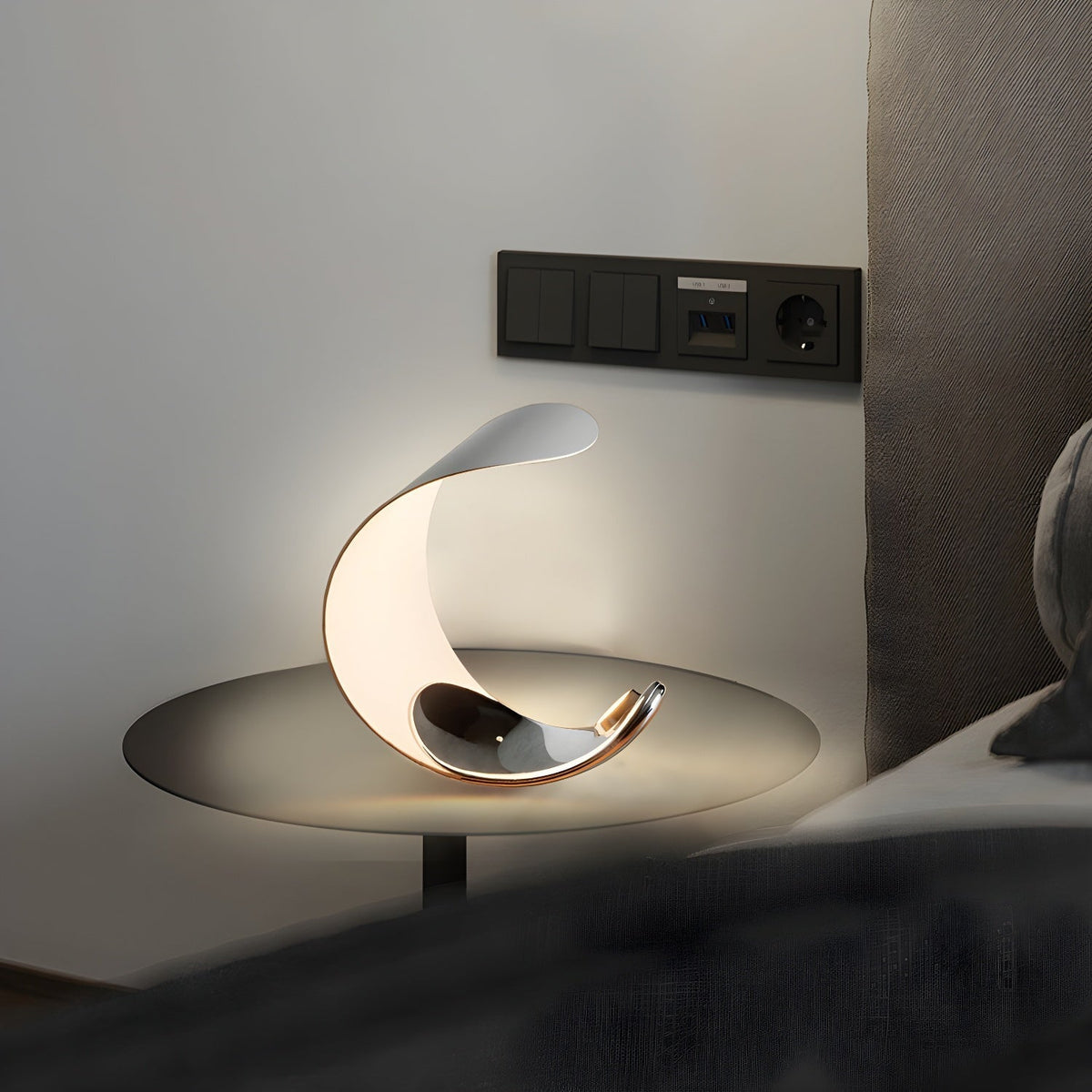 Lunora Elegant Flow Table Lamp