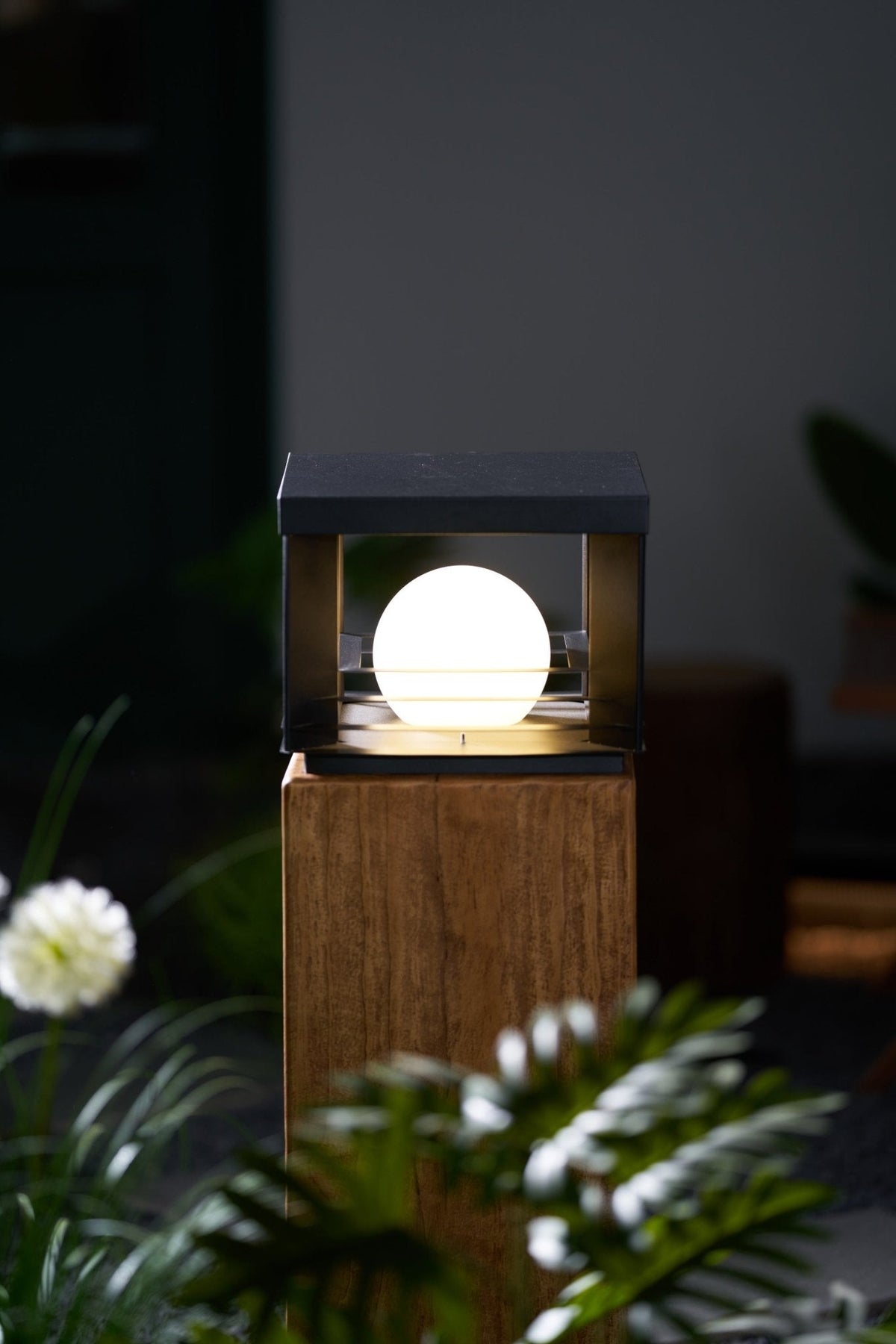 Norarine Crate Outdoor Lamp