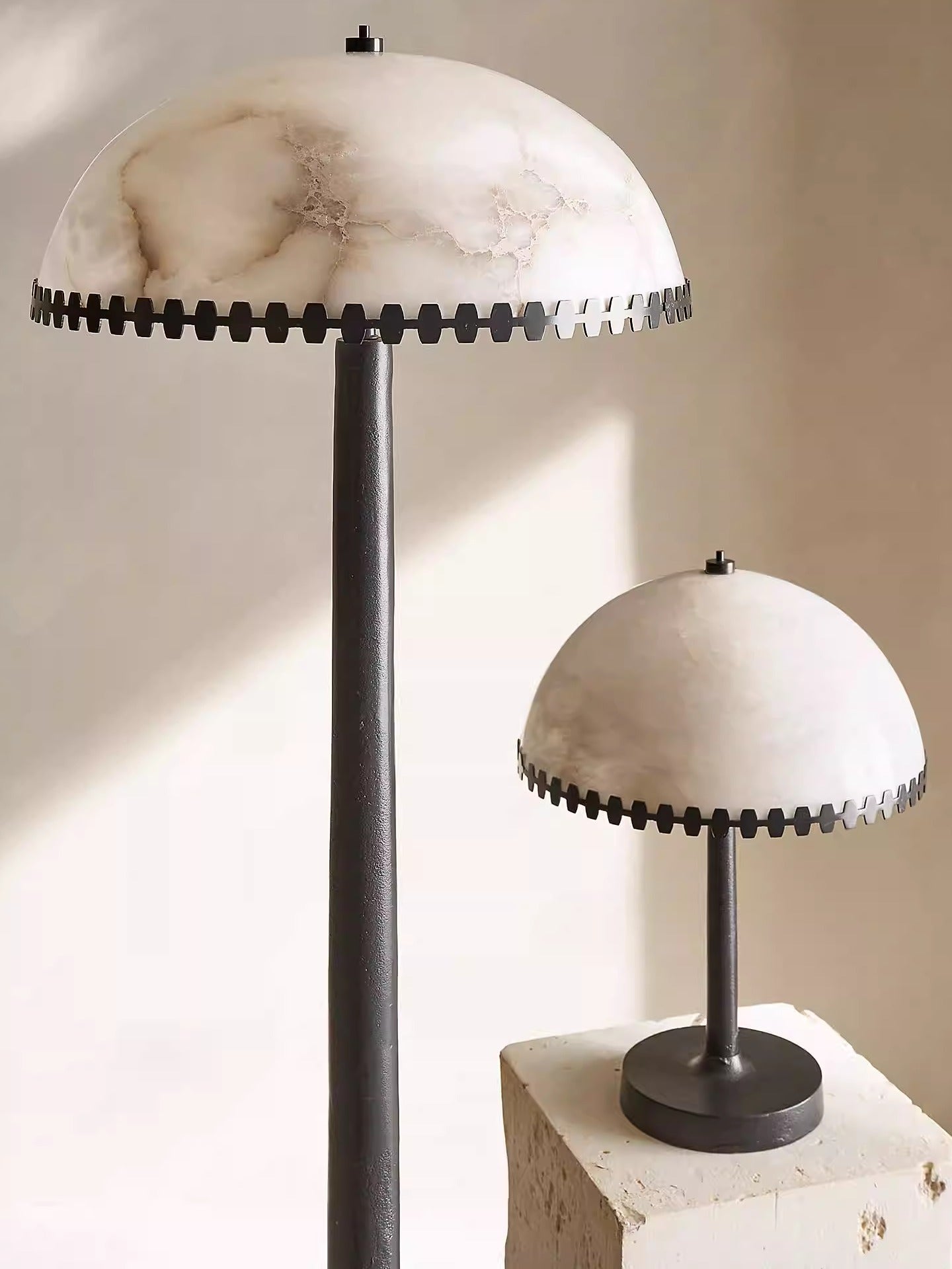 Nuxs Elegant Alabaster Dome Table Lamp