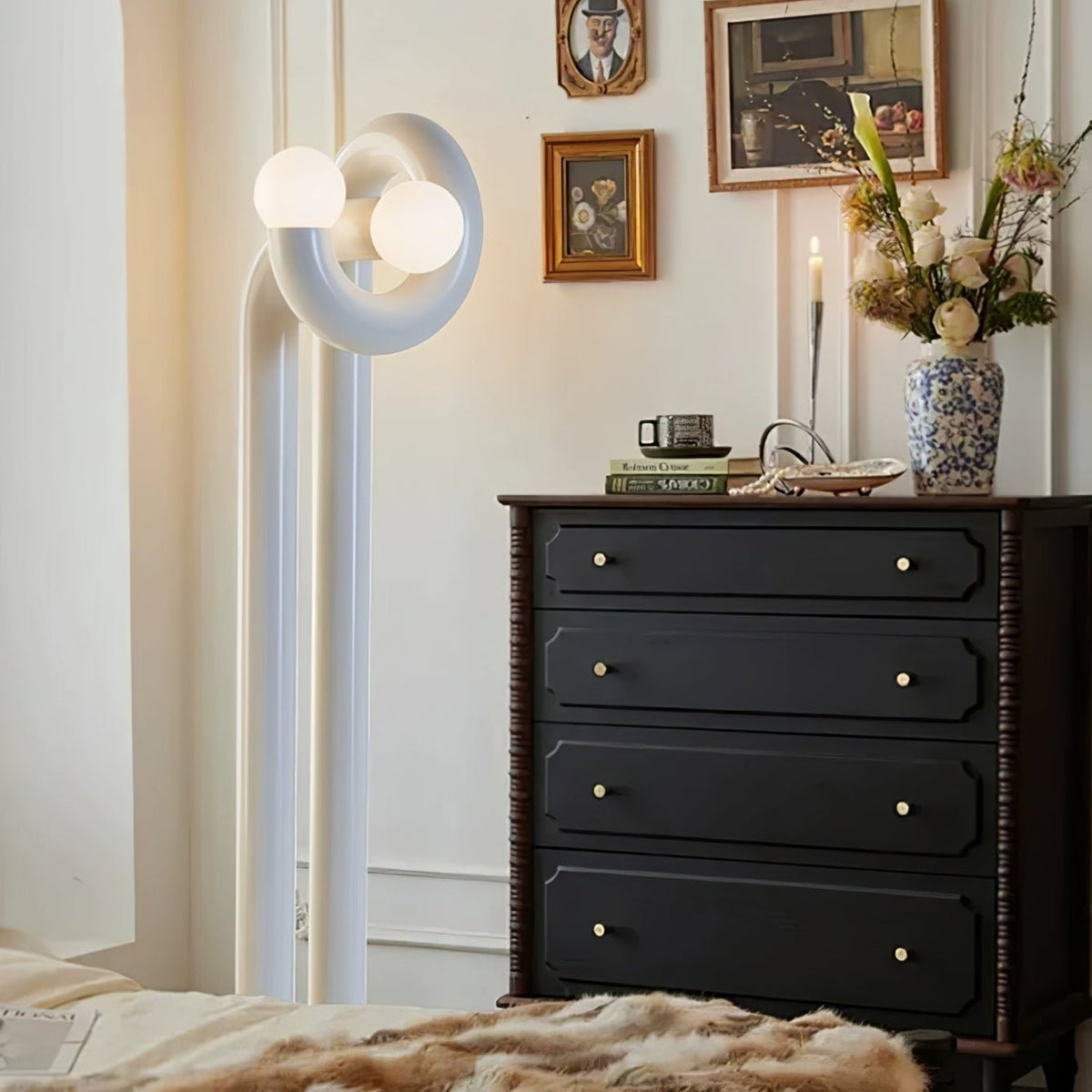 Arraeila Sculptural Floor Lamp