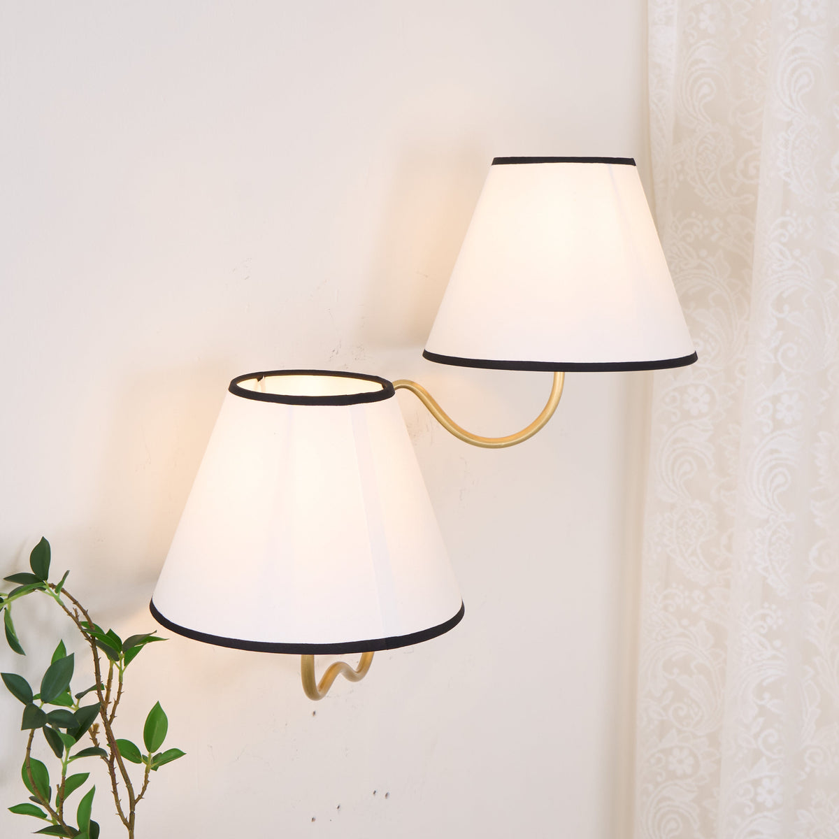 Selirora Wall Lamp
