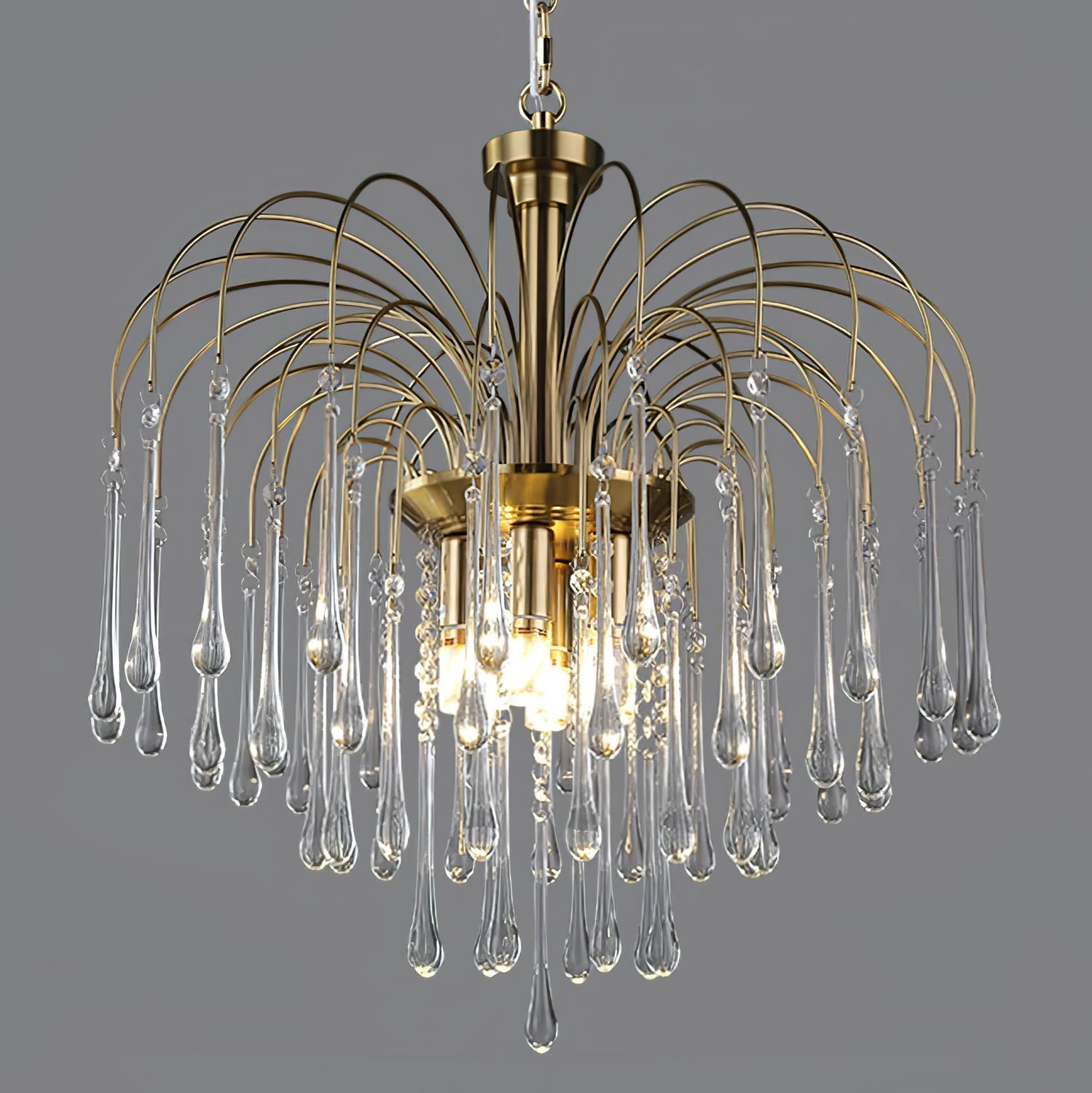 Lustra Chandelier Golden Arms and Crystal - Neutral Decor