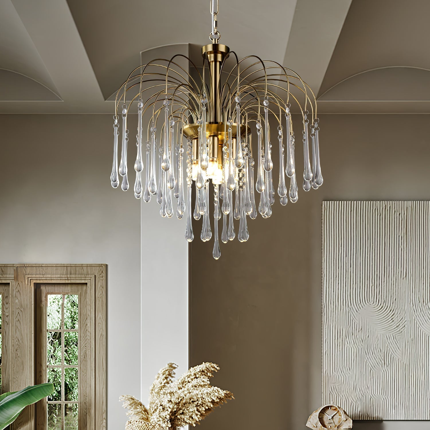 Lustra Chandelier Golden Arms and Crystal - Neutral Decor