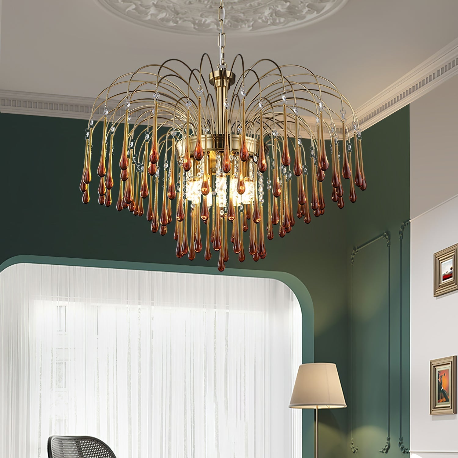 Lustra Chandelier Golden Arms and Crystal - Neutral Decor