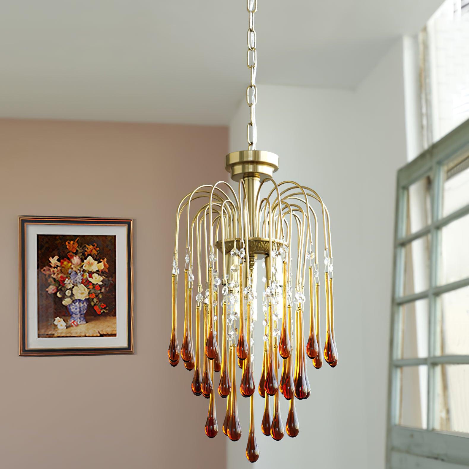 Lustra Chandelier Golden Arms and Crystal - Neutral Decor