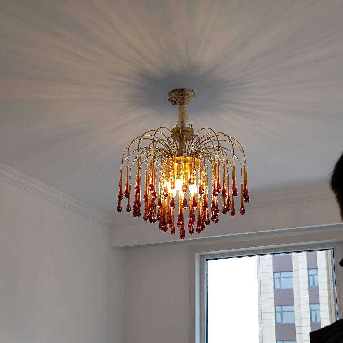Lustra Chandelier Golden Arms and Crystal - Neutral Decor