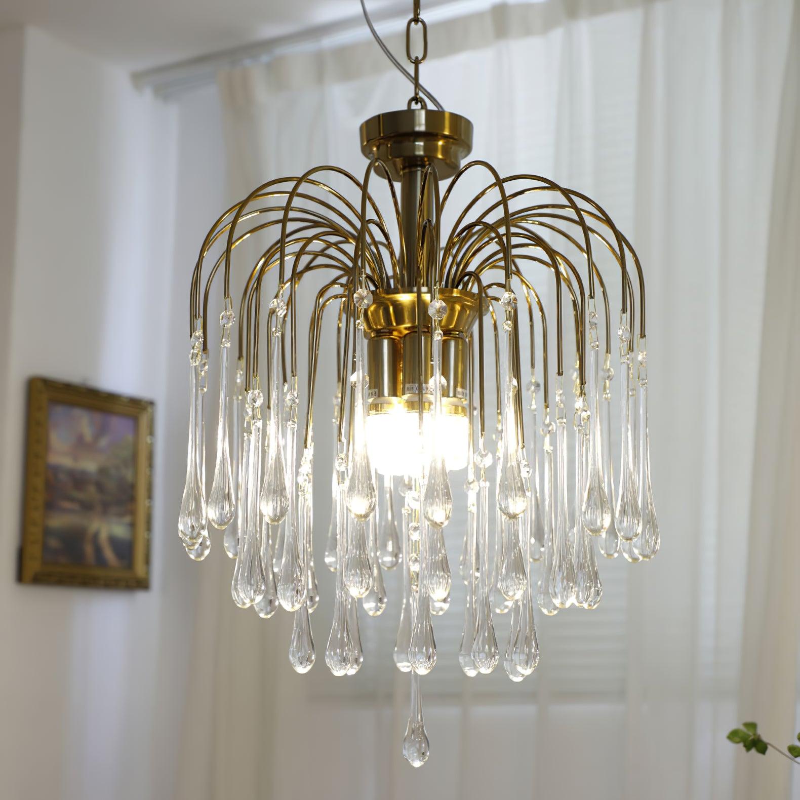 Lustra Chandelier Golden Arms and Crystal - Neutral Decor